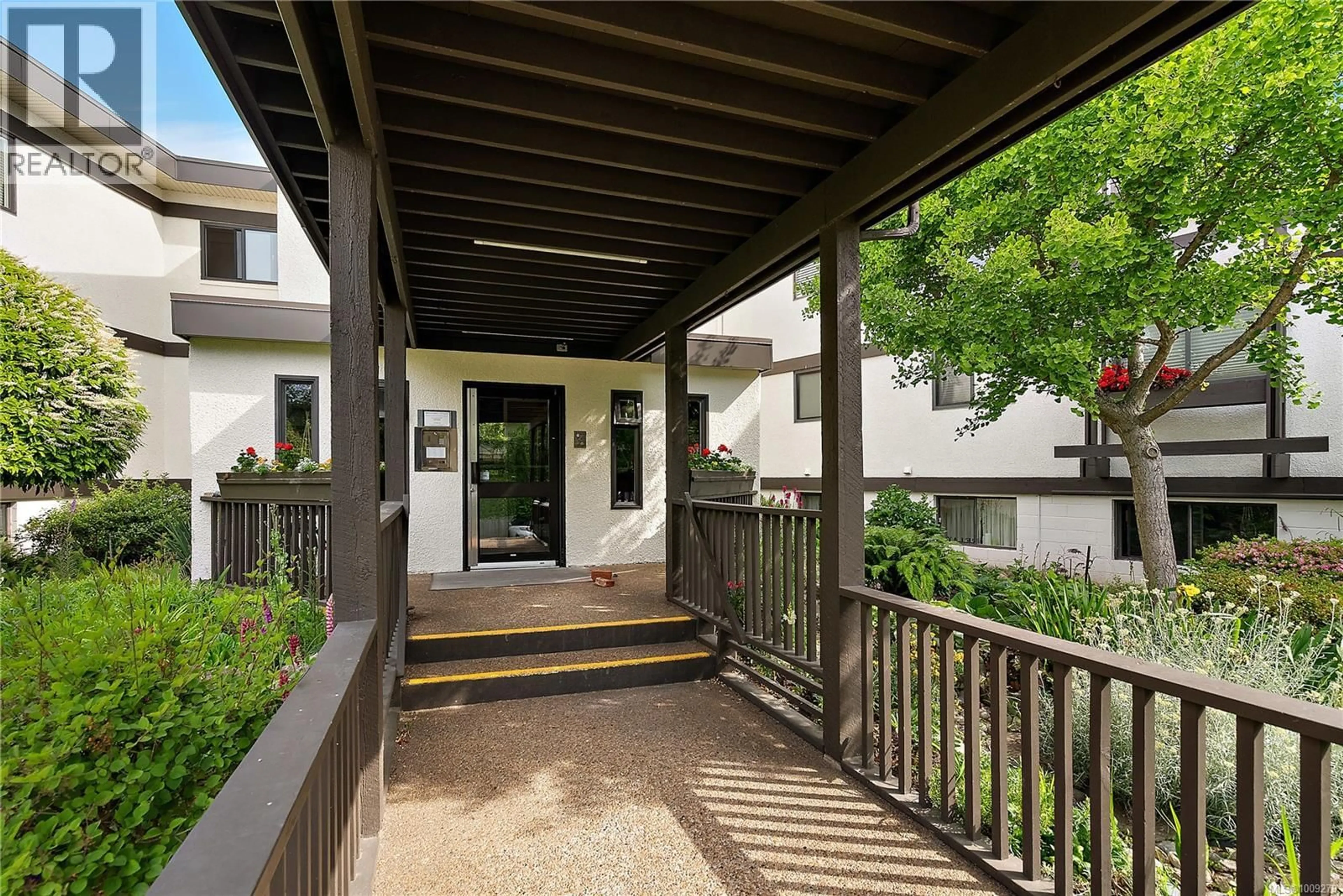 Unknown for 311 - 1975 LEE AVENUE, Victoria British Columbia V8R4R9