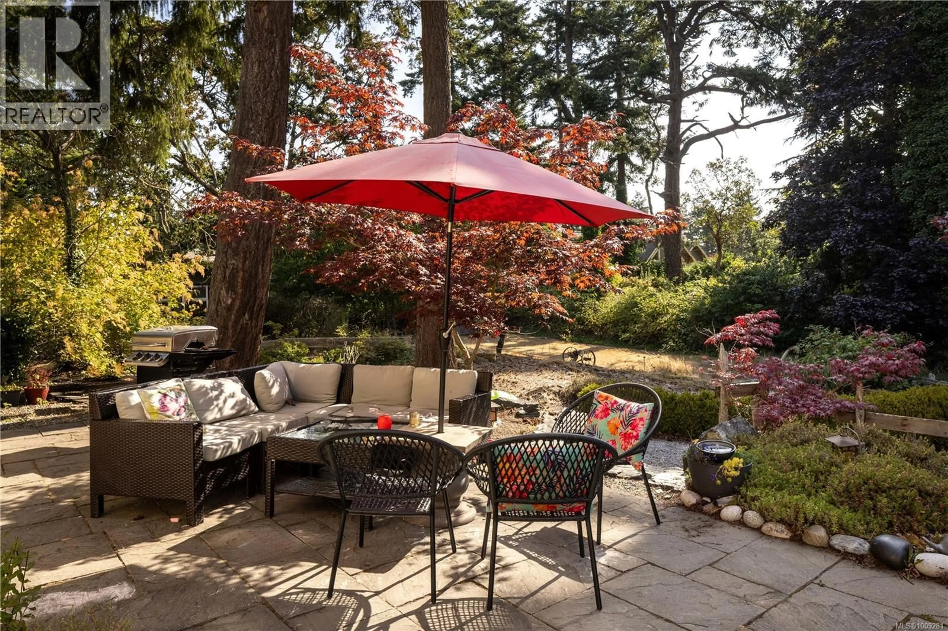 Patio, unknown for 3935 TUDOR AVENUE, Saanich British Columbia V8N4L2