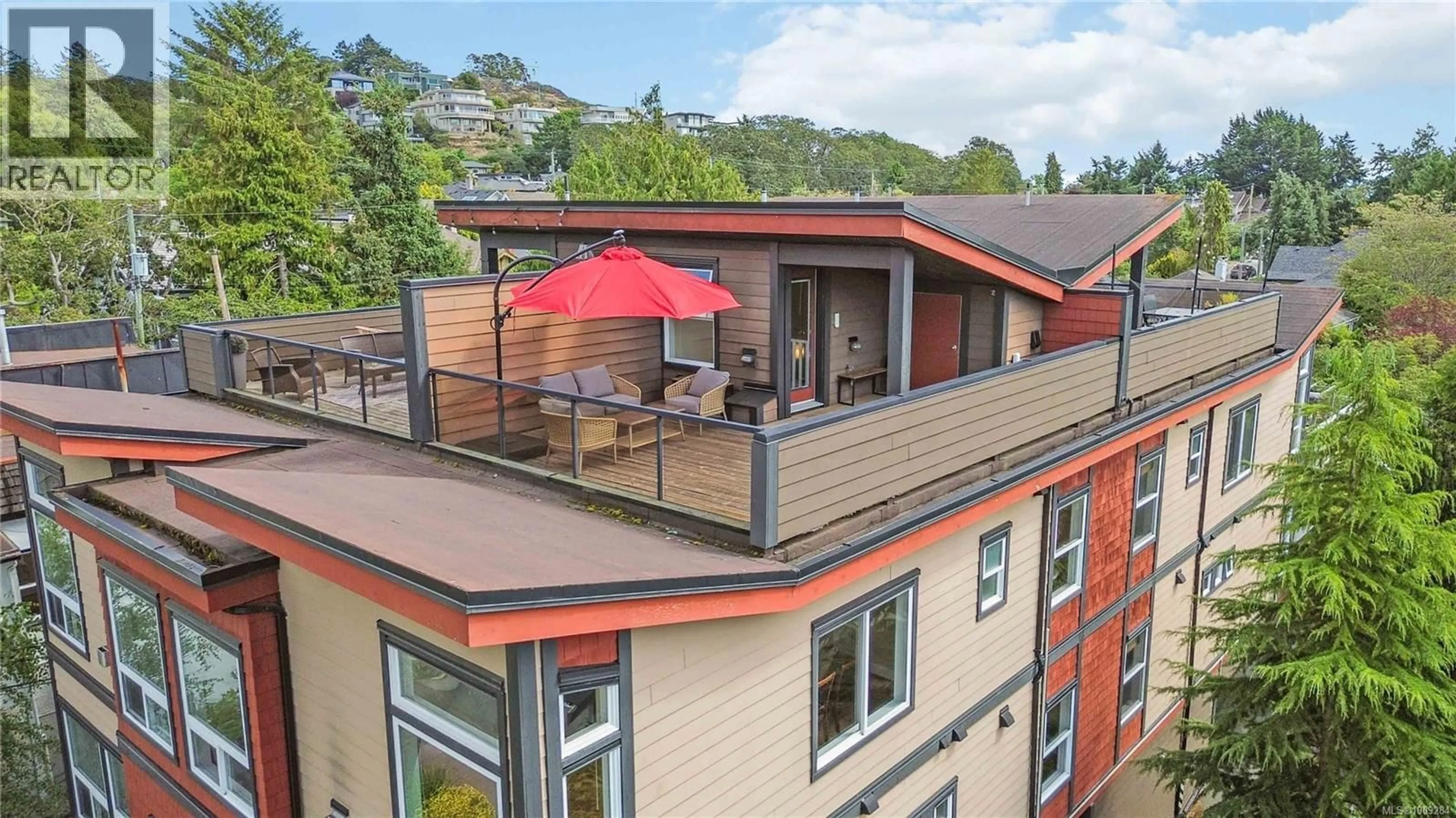 A pic from outside/outdoor area/front of a property/back of a property/a pic from drone, city buildings view from balcony for 4 - 1827 FAIRFIELD ROAD, Victoria British Columbia V8S1G9