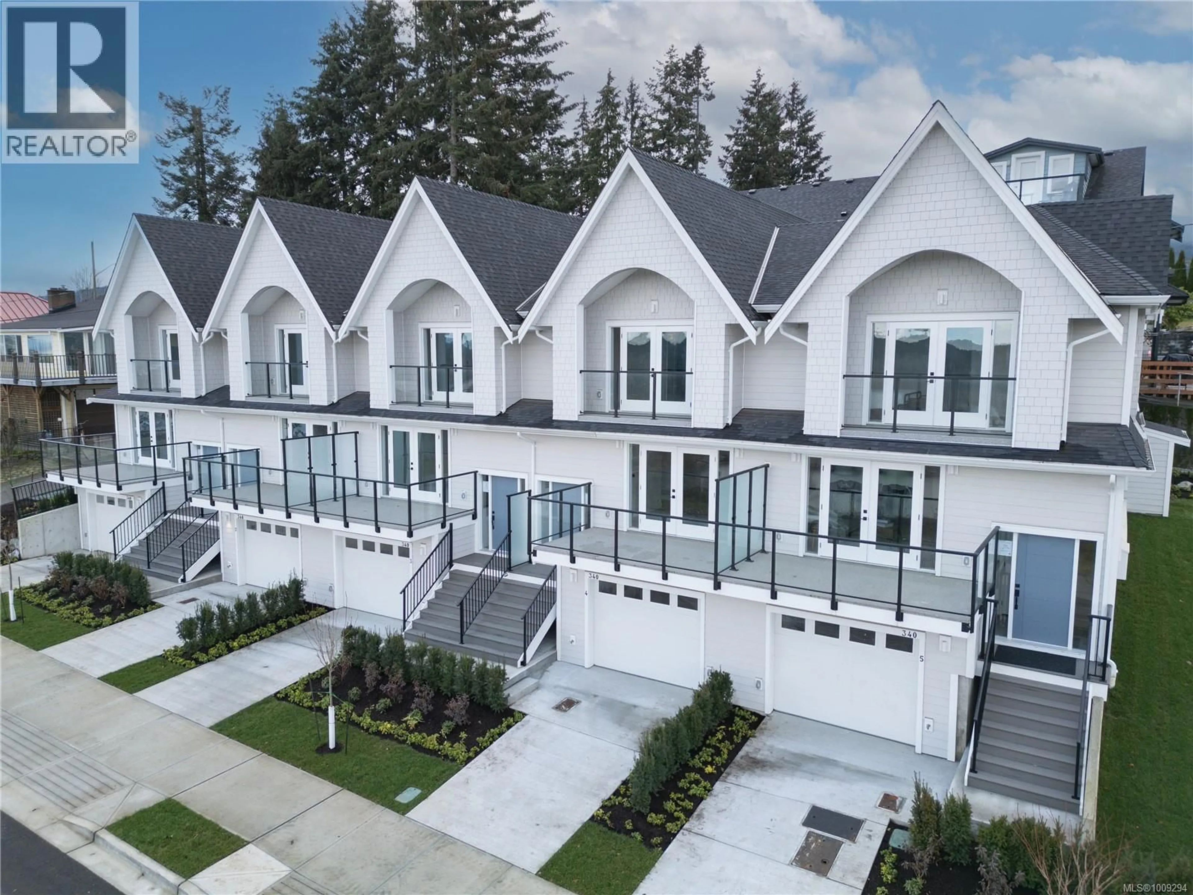 A pic from outside/outdoor area/front of a property/back of a property/a pic from drone, street for 104 - 340 2ND AVENUE, Ladysmith British Columbia V9G1T4