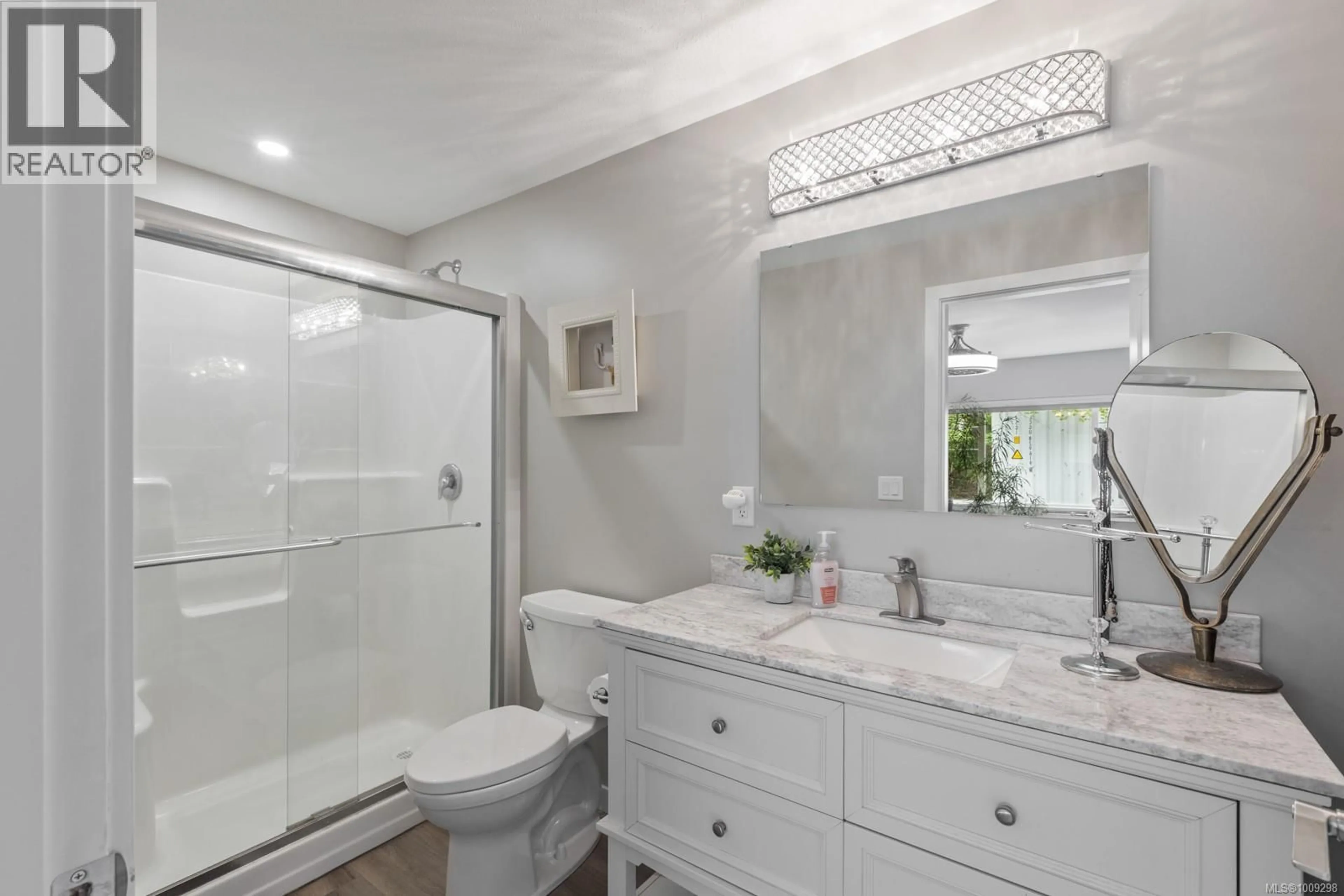 Standard bathroom, ceramic/tile floor for 3671 THOMSON ROAD, Courtenay British Columbia V9N9T5