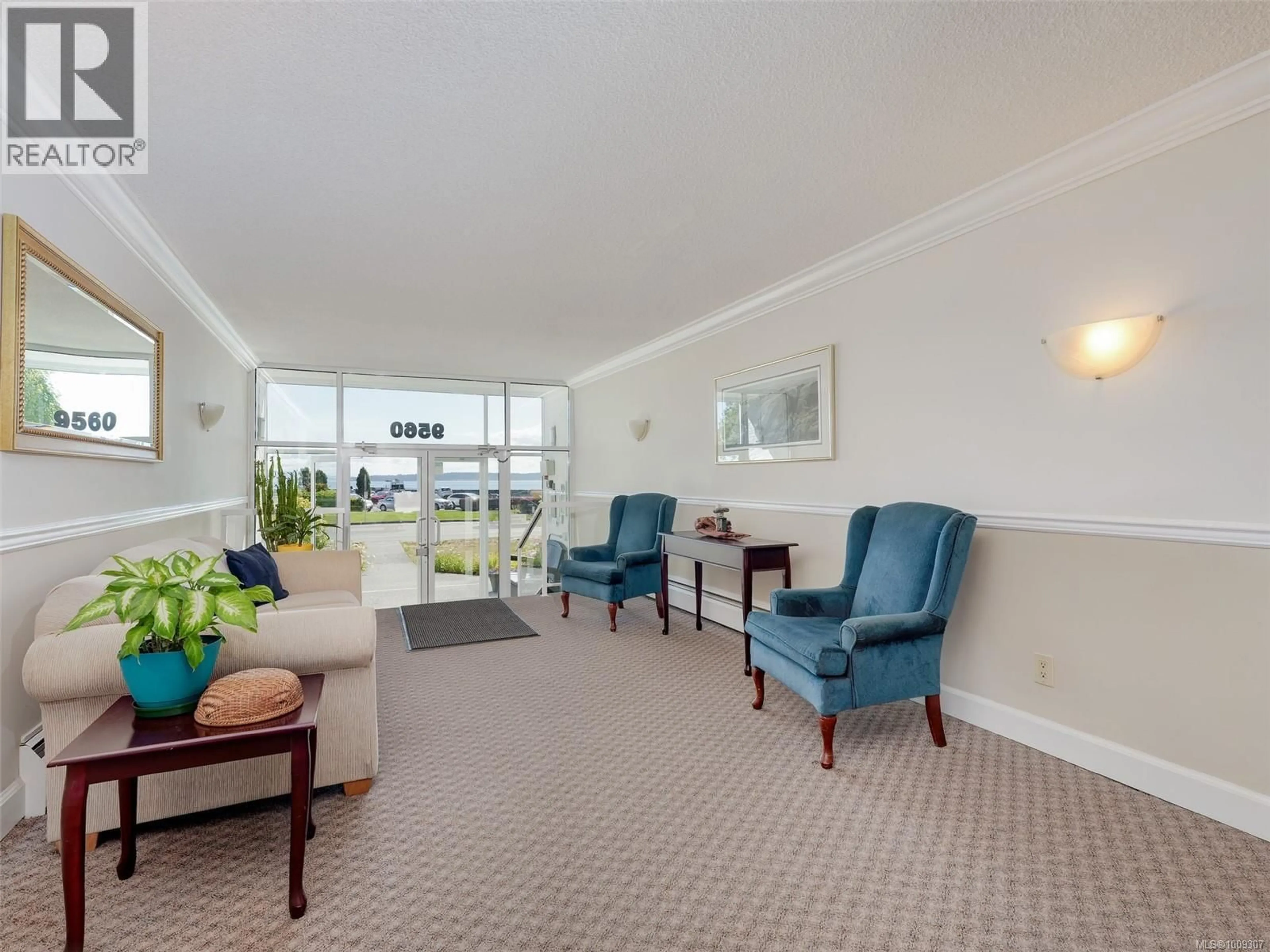 Living room with furniture, carpet floor for 308 - 9560 FIFTH STREET, Sidney British Columbia V8L2W5