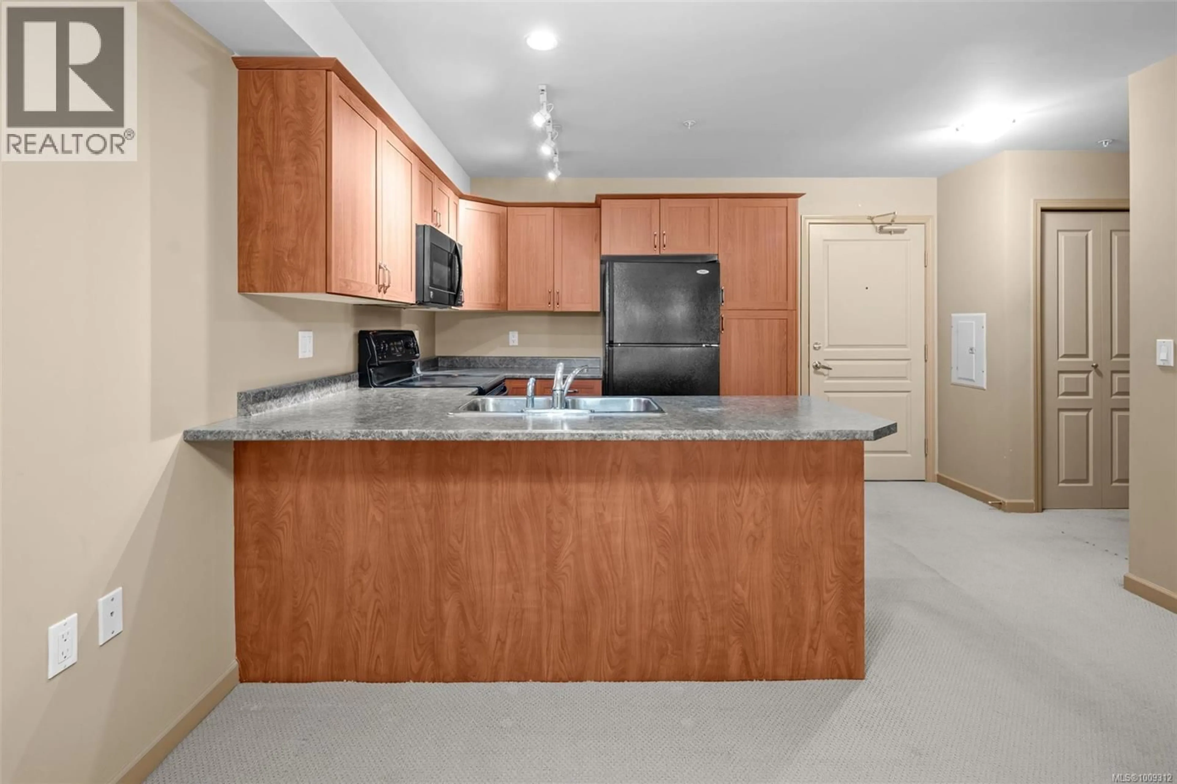 Standard kitchen, ceramic/tile floor for 102 - 655 GOLDSTREAM AVENUE, Langford British Columbia V9B0G2