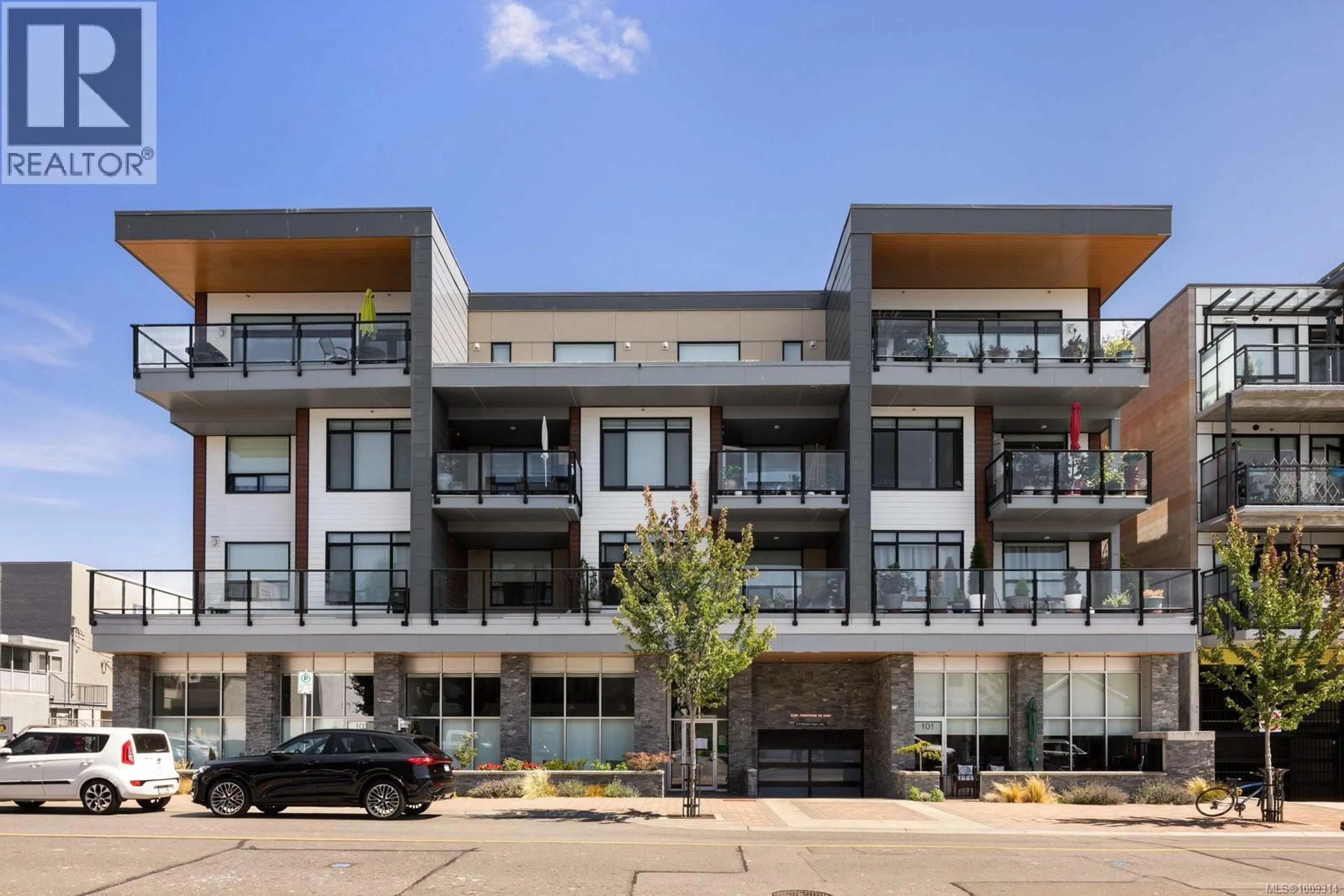 Patio, building for 502 - 9775 FOURTH STREET, Sidney British Columbia V8L2Z8