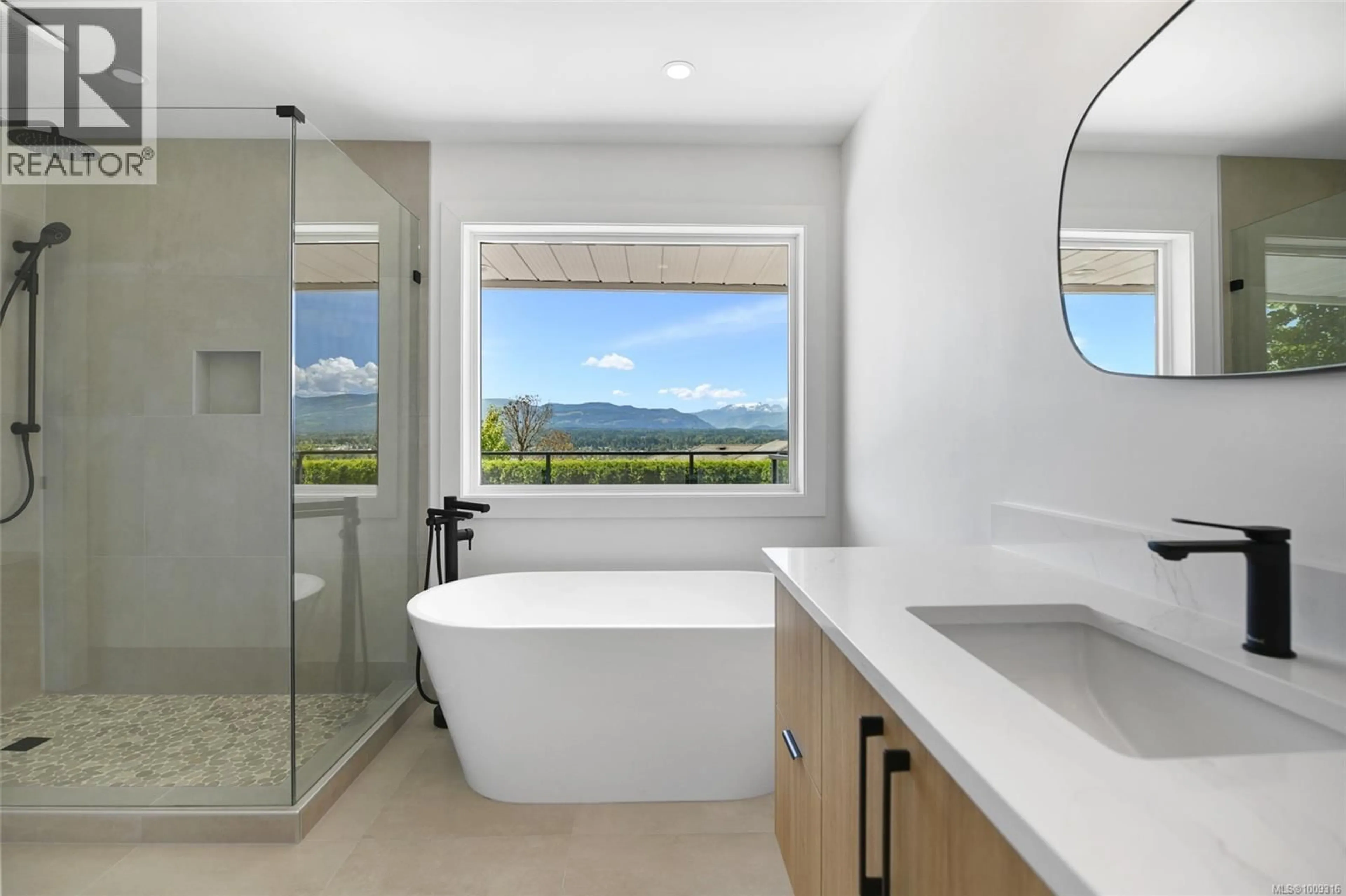 Contemporary bathroom, ceramic/tile floor for 1547 TRUMPETER CRESCENT, Courtenay British Columbia V9N8W6