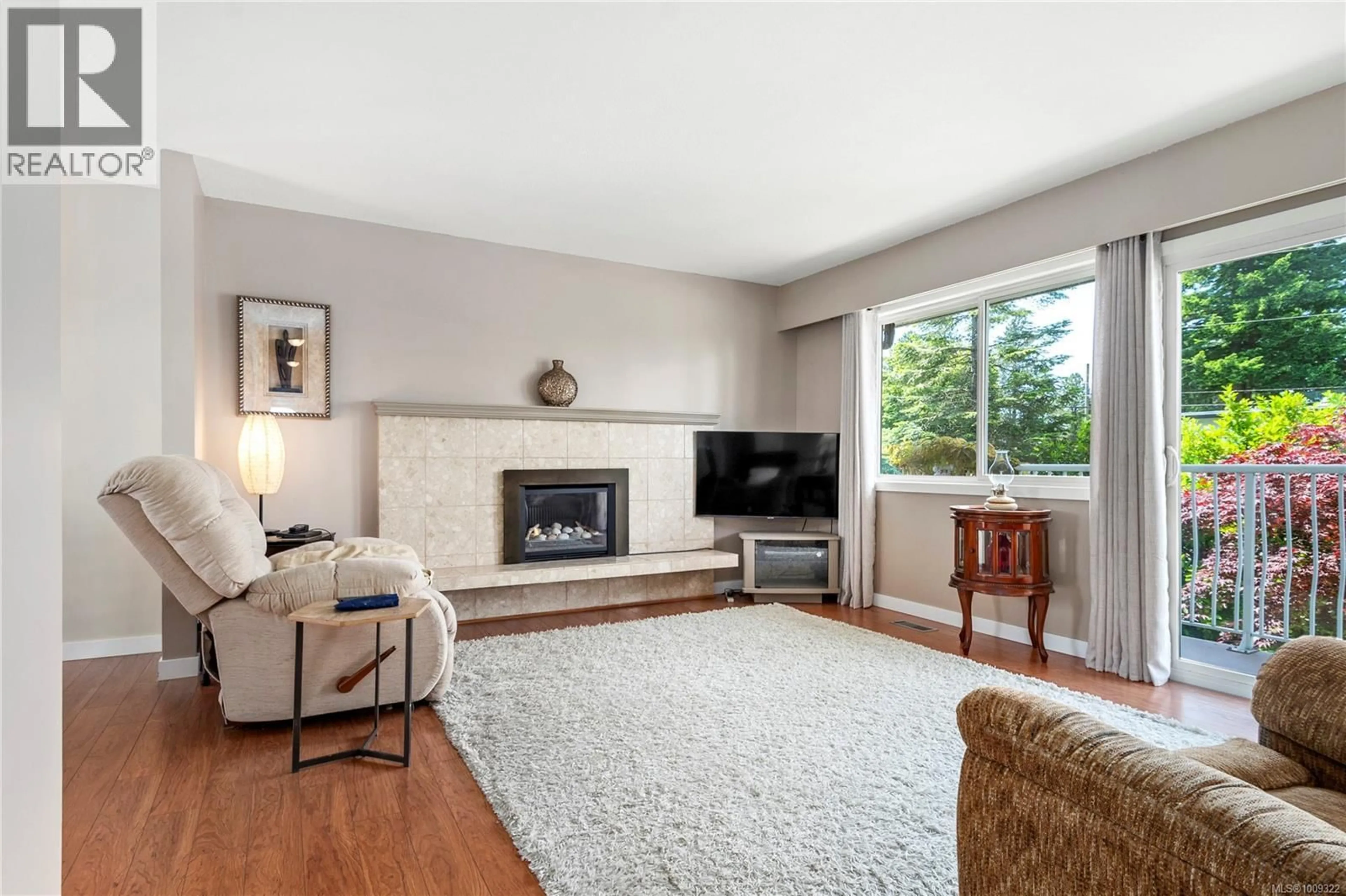 Living room with furniture, unknown for 183 DOGWOOD STREET SOUTH, Campbell River British Columbia V9W2X5