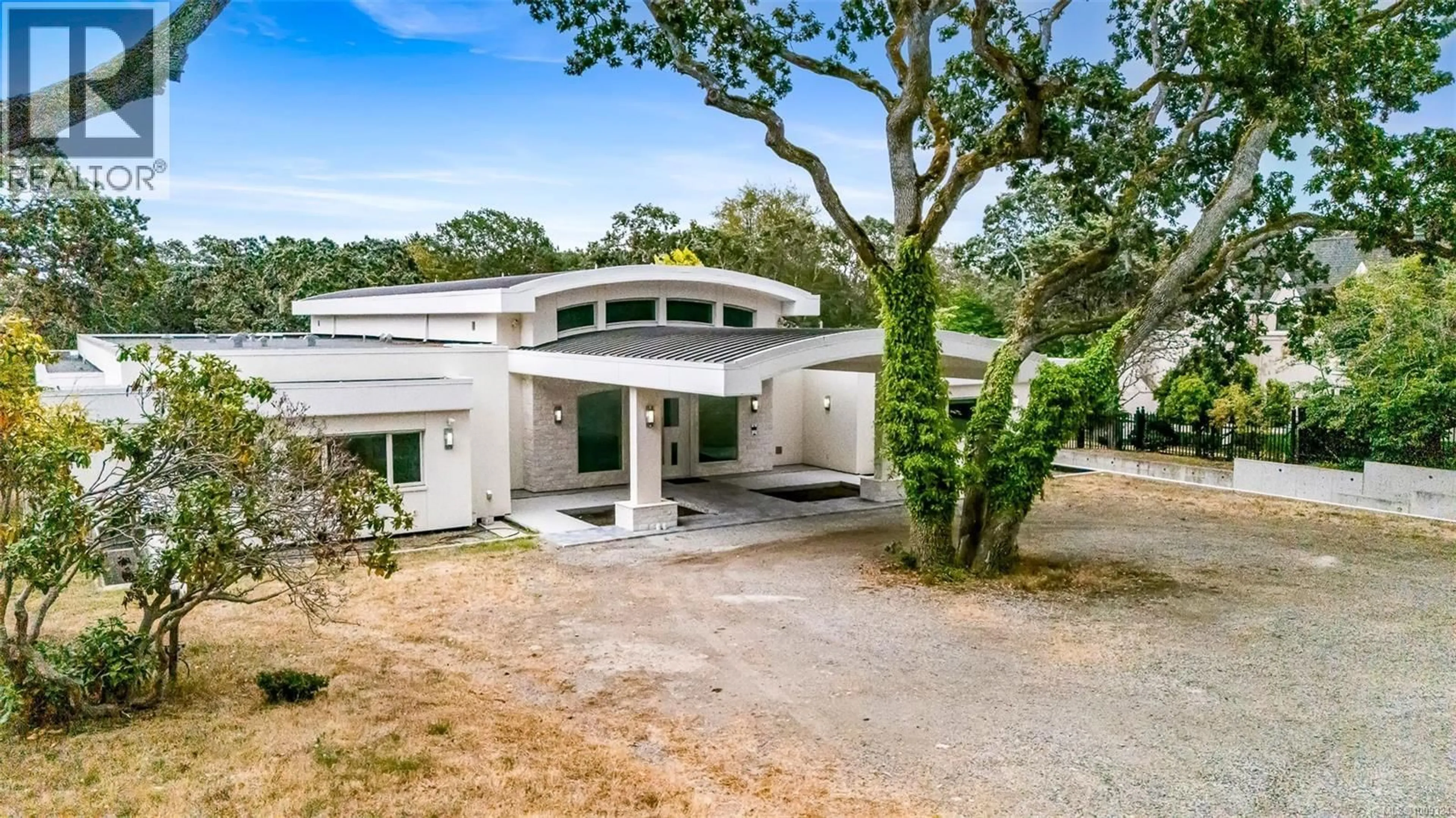 A pic from outside/outdoor area/front of a property/back of a property/a pic from drone, street for 3355 MIDLAND ROAD, Oak Bay British Columbia V8R6G7