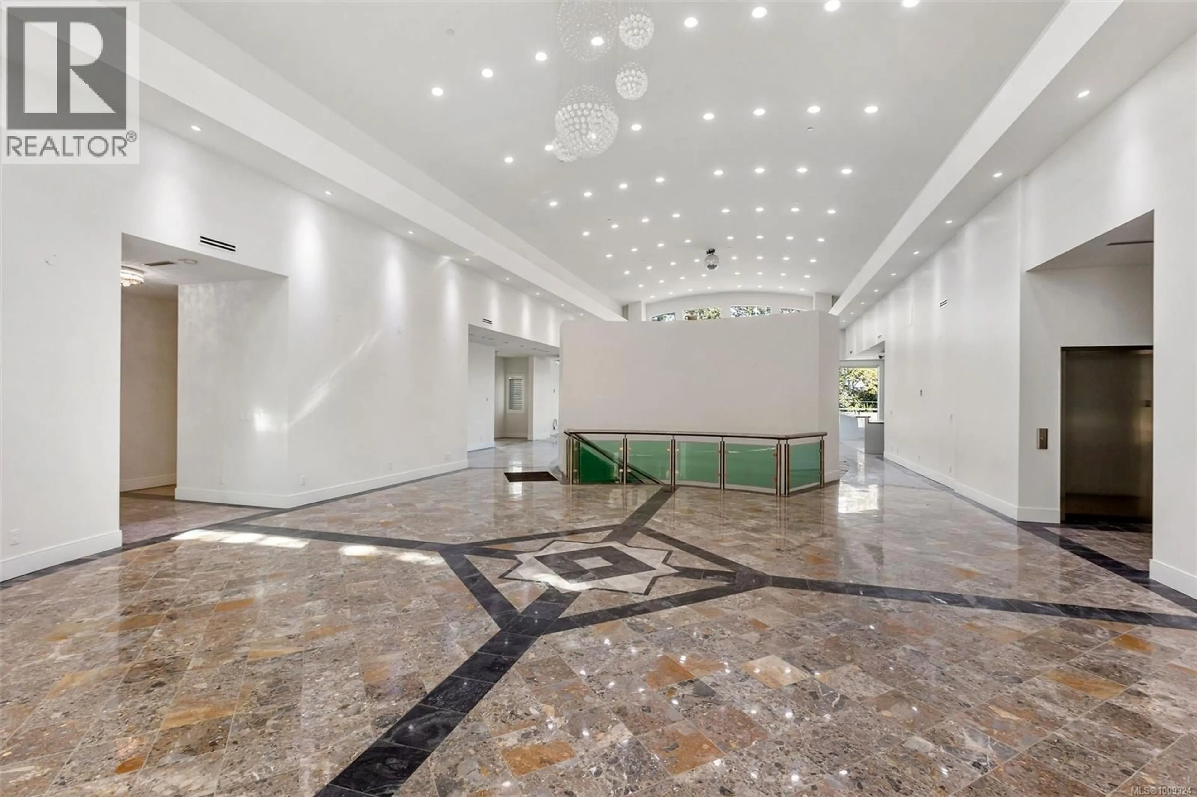 Lobby for 3355 MIDLAND ROAD, Oak Bay British Columbia V8R6G7
