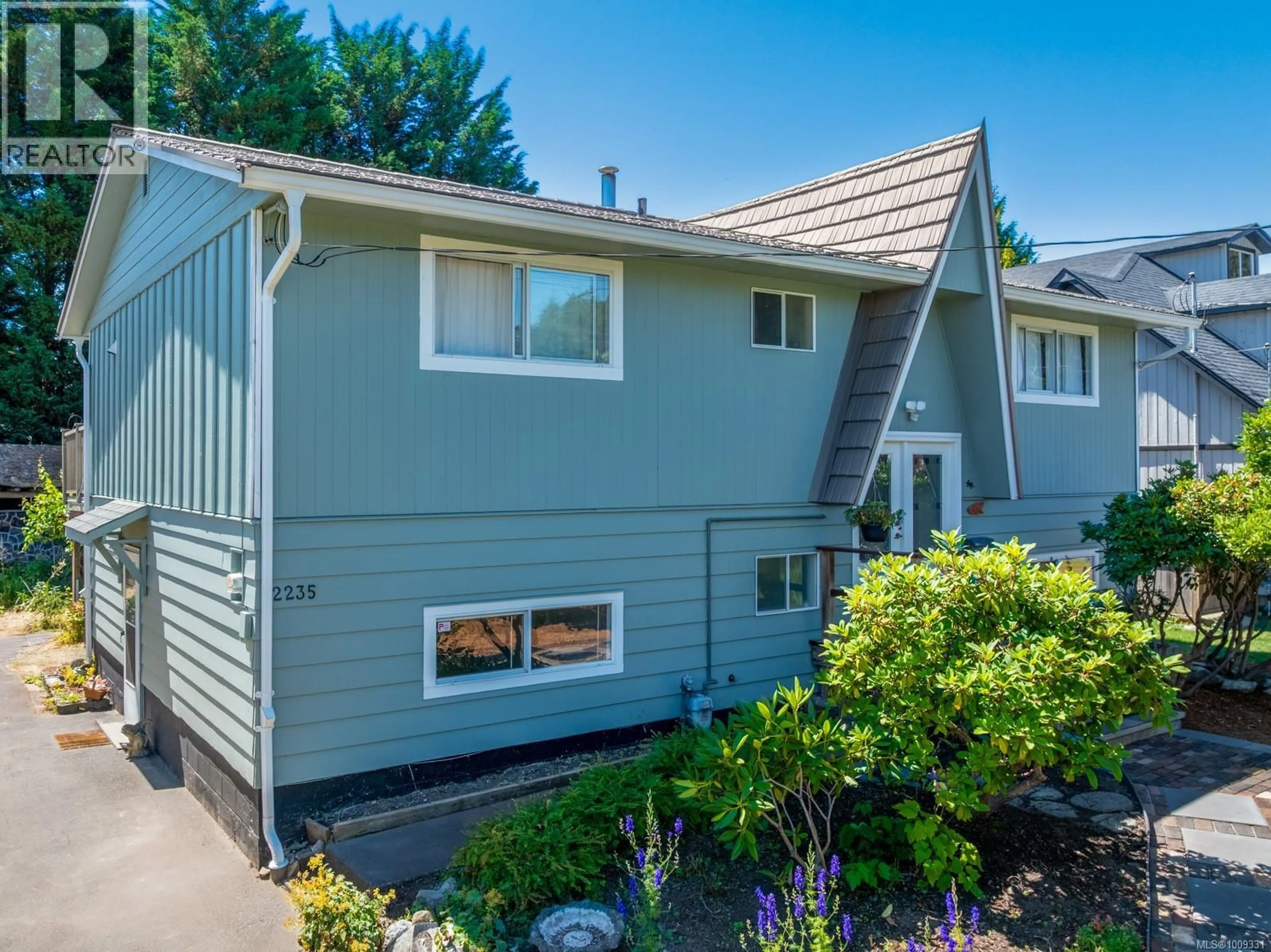 Home with vinyl exterior material, unknown for 2235 ROBB AVENUE, Comox British Columbia V9M1J2