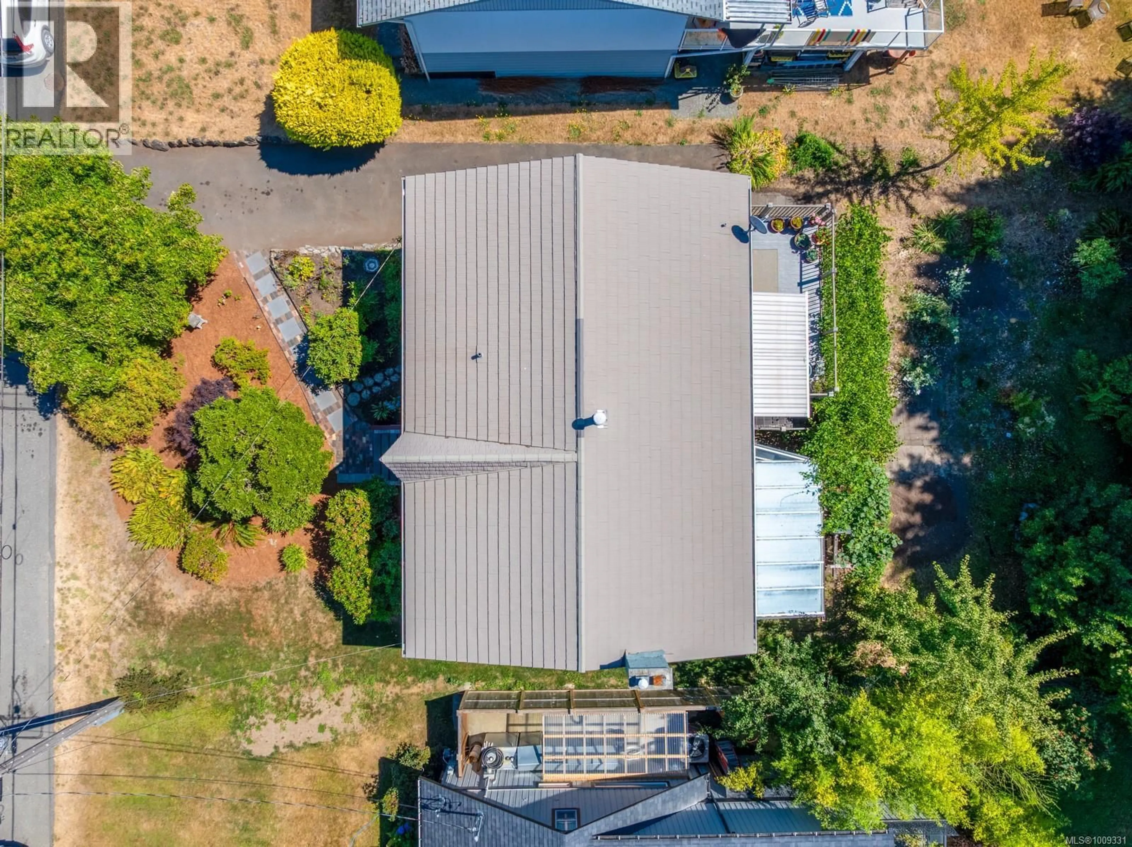 A pic from outside/outdoor area/front of a property/back of a property/a pic from drone, street for 2235 ROBB AVENUE, Comox British Columbia V9M1J2