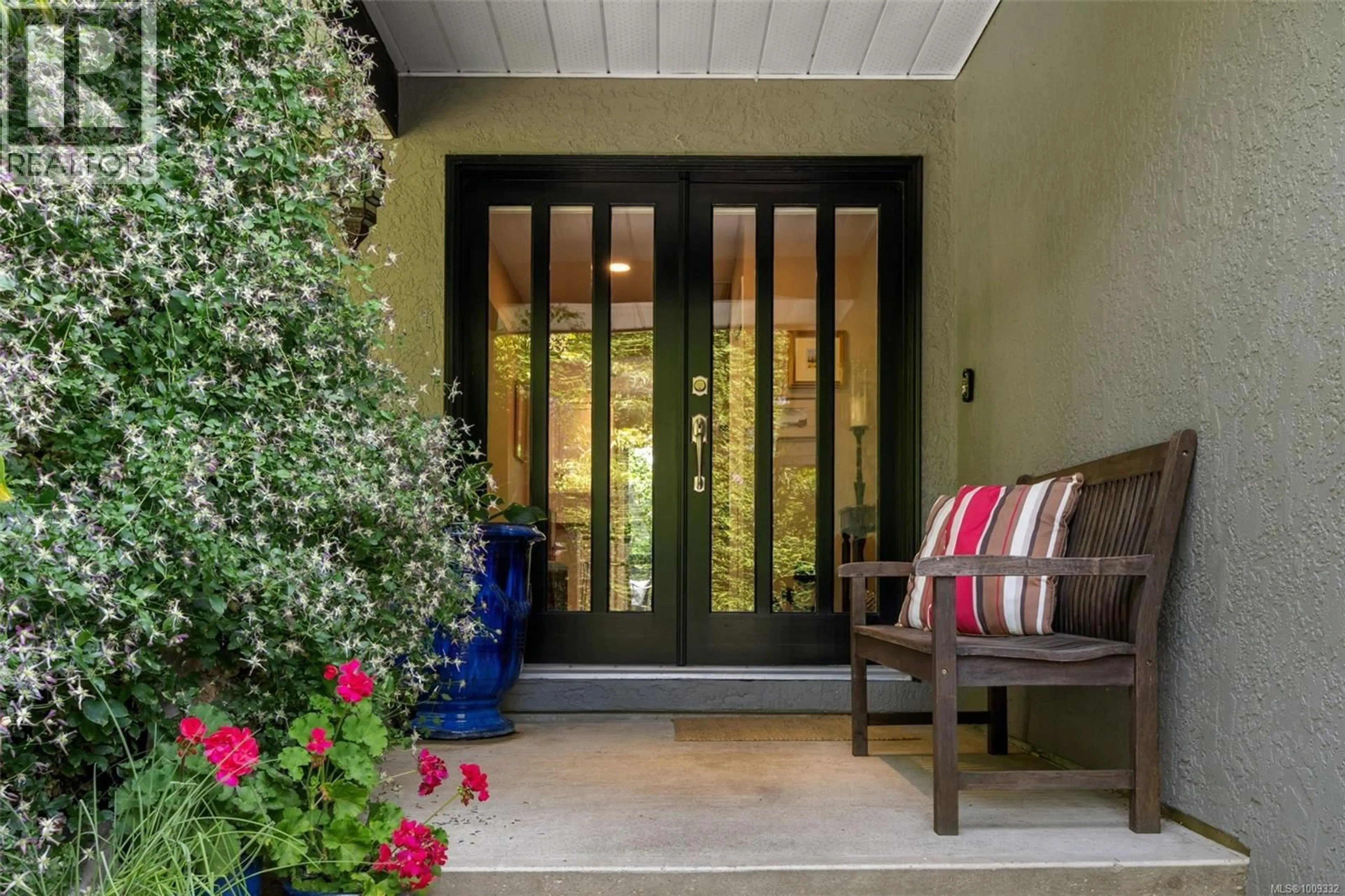 Indoor entryway for 3971 BLENKINSOP ROAD, Saanich British Columbia V8P3P8