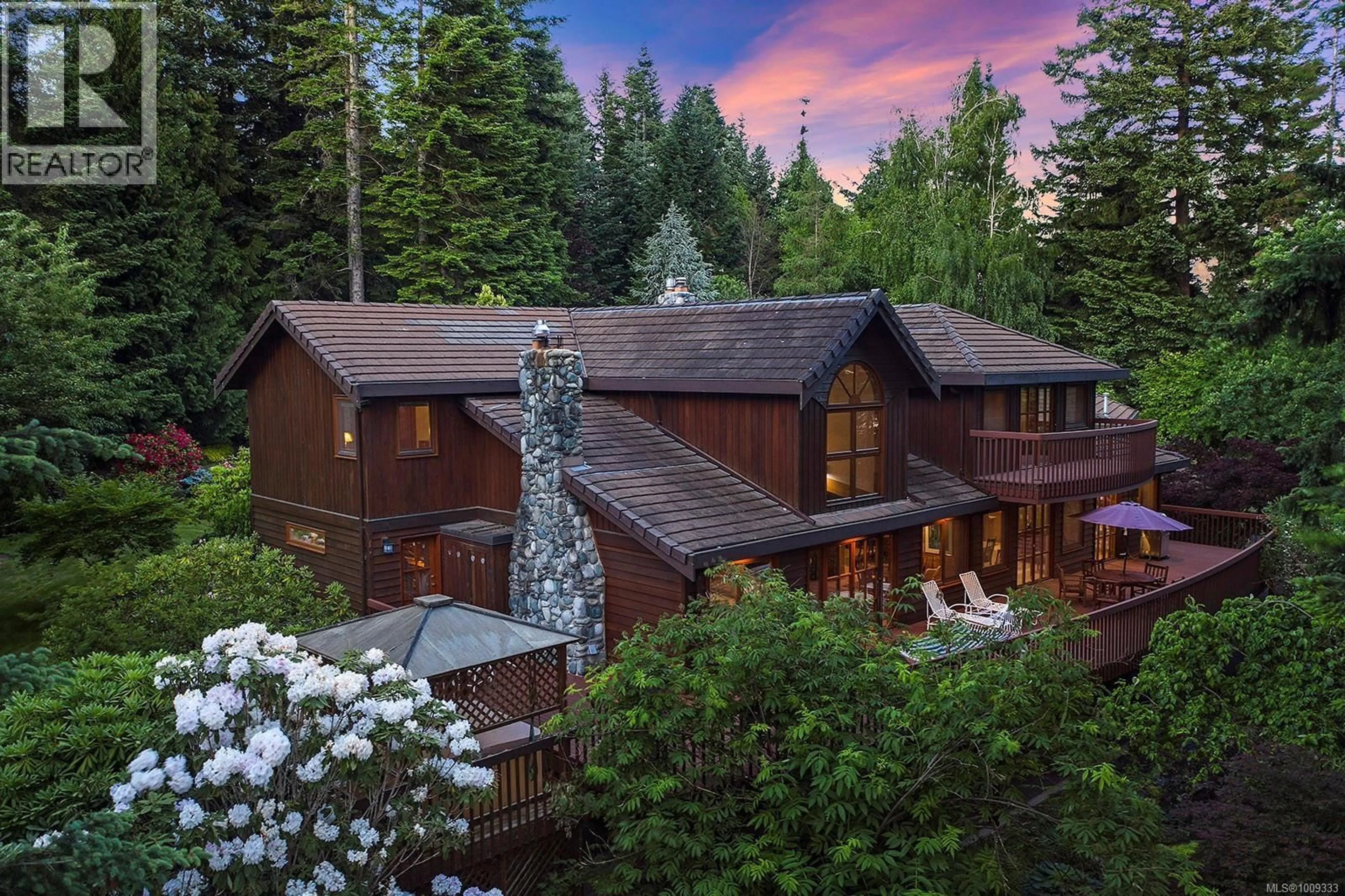 A pic from outside/outdoor area/front of a property/back of a property/a pic from drone, unknown for 1717 GLEN URQUHART DRIVE, Courtenay British Columbia V9N3Y3