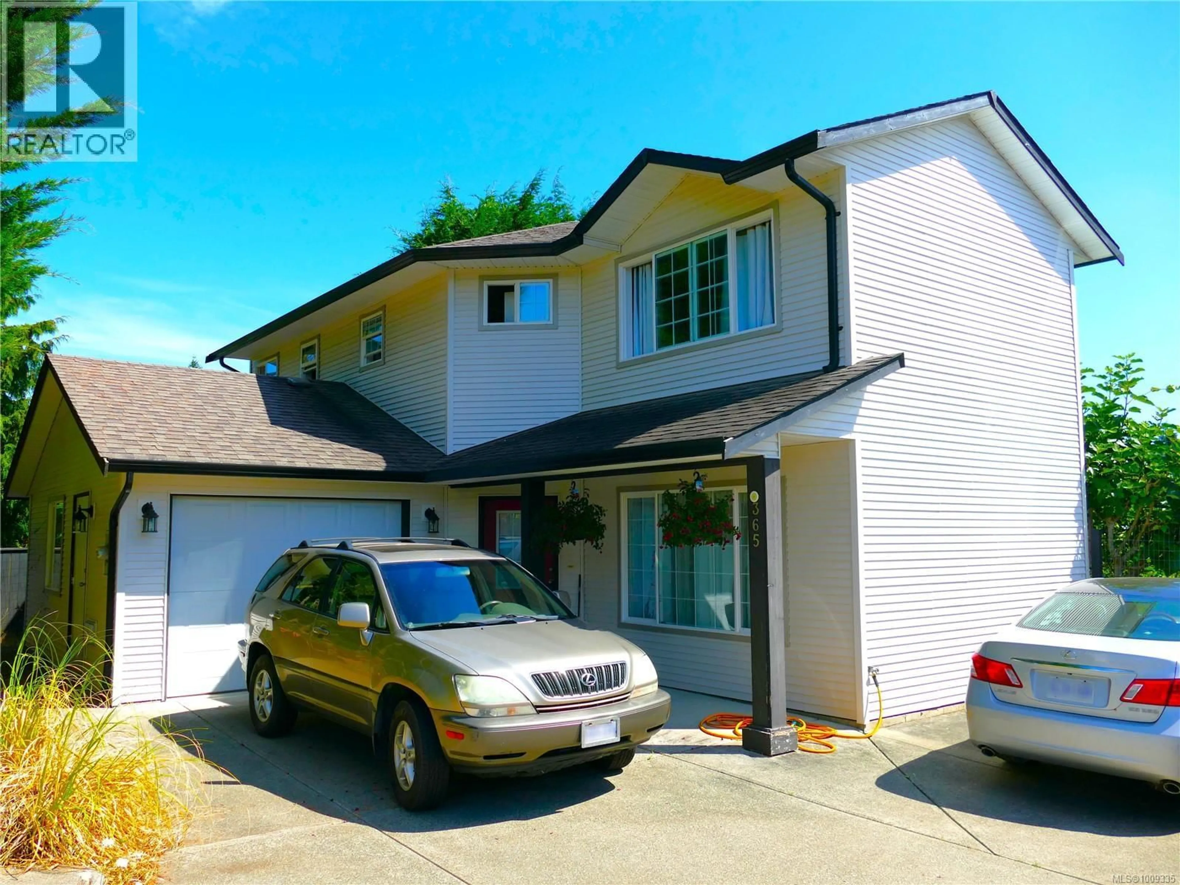 Home with vinyl exterior material, street for 365 NILUHT DRIVE, Campbell River British Columbia V9W8G5
