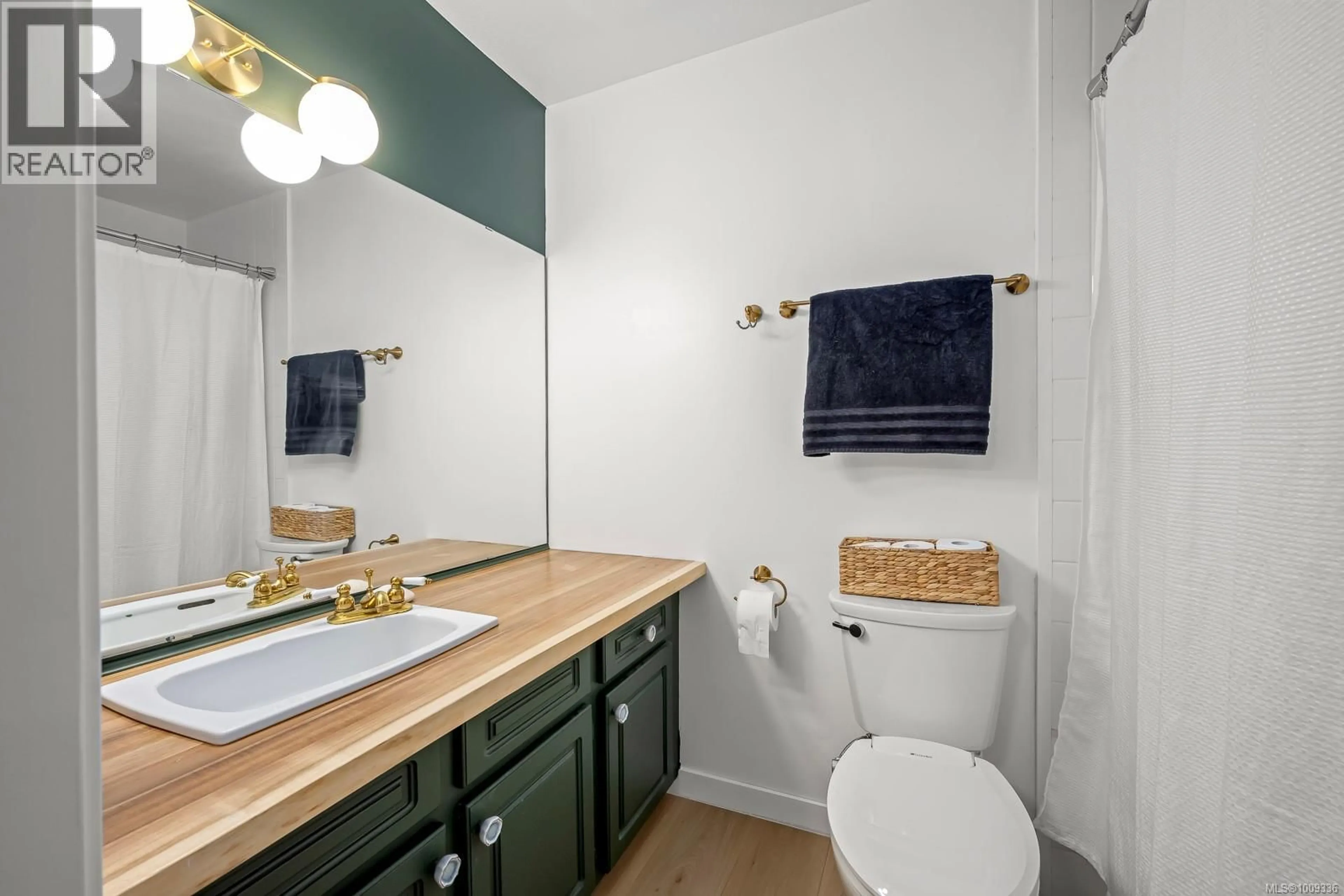 Standard bathroom, unknown for 1 - 951 17TH STREET, Courtenay British Columbia V9N7P8
