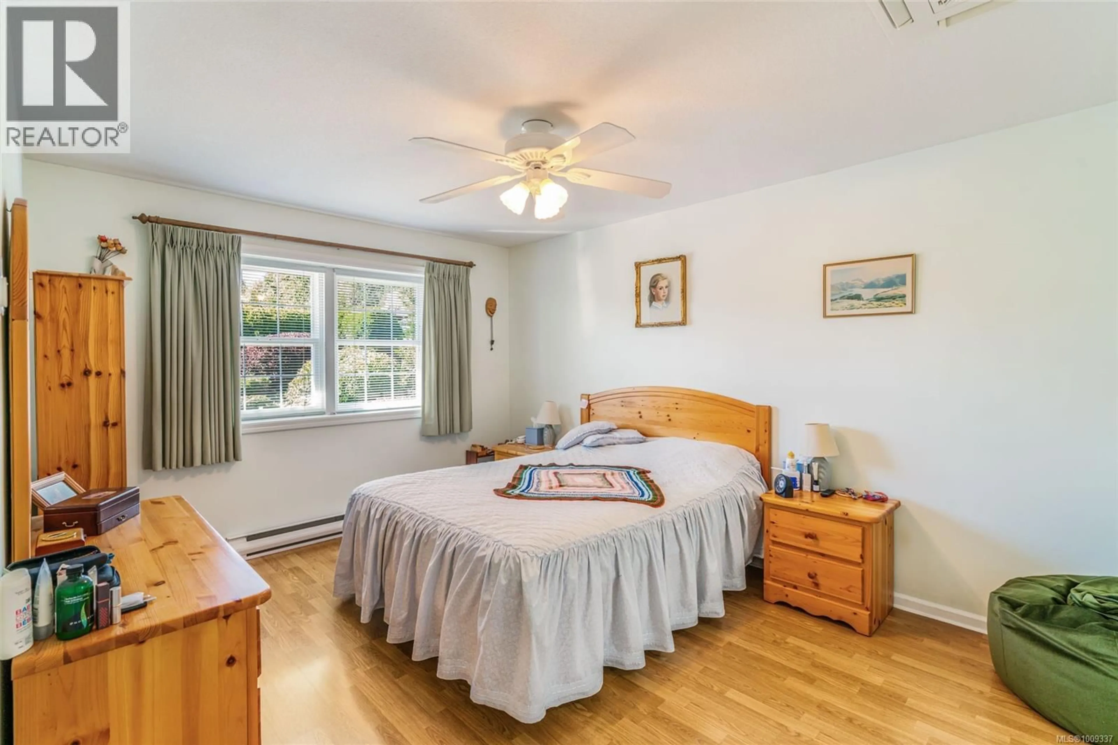 Bedroom with bed, wood/laminate floor for 219 SIXTH AVENUE WEST, Qualicum Beach British Columbia V9K1S1
