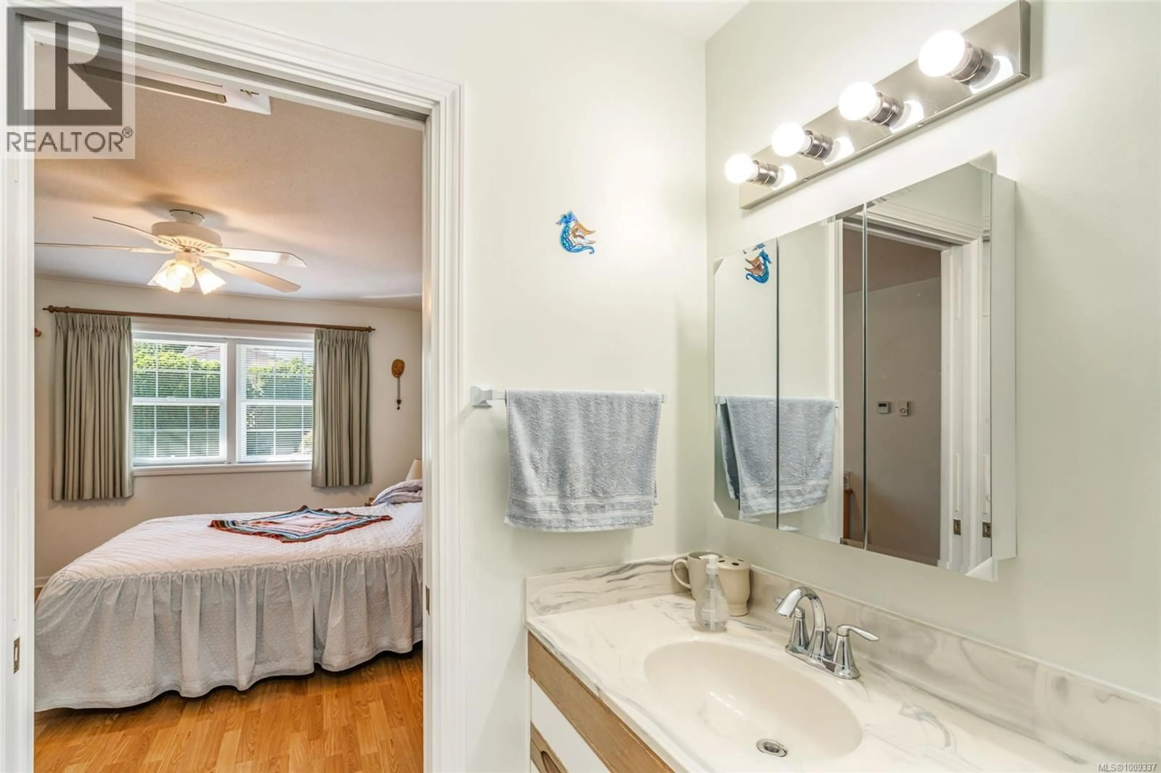 Standard bathroom, ceramic/tile floor for 219 SIXTH AVENUE WEST, Qualicum Beach British Columbia V9K1S1
