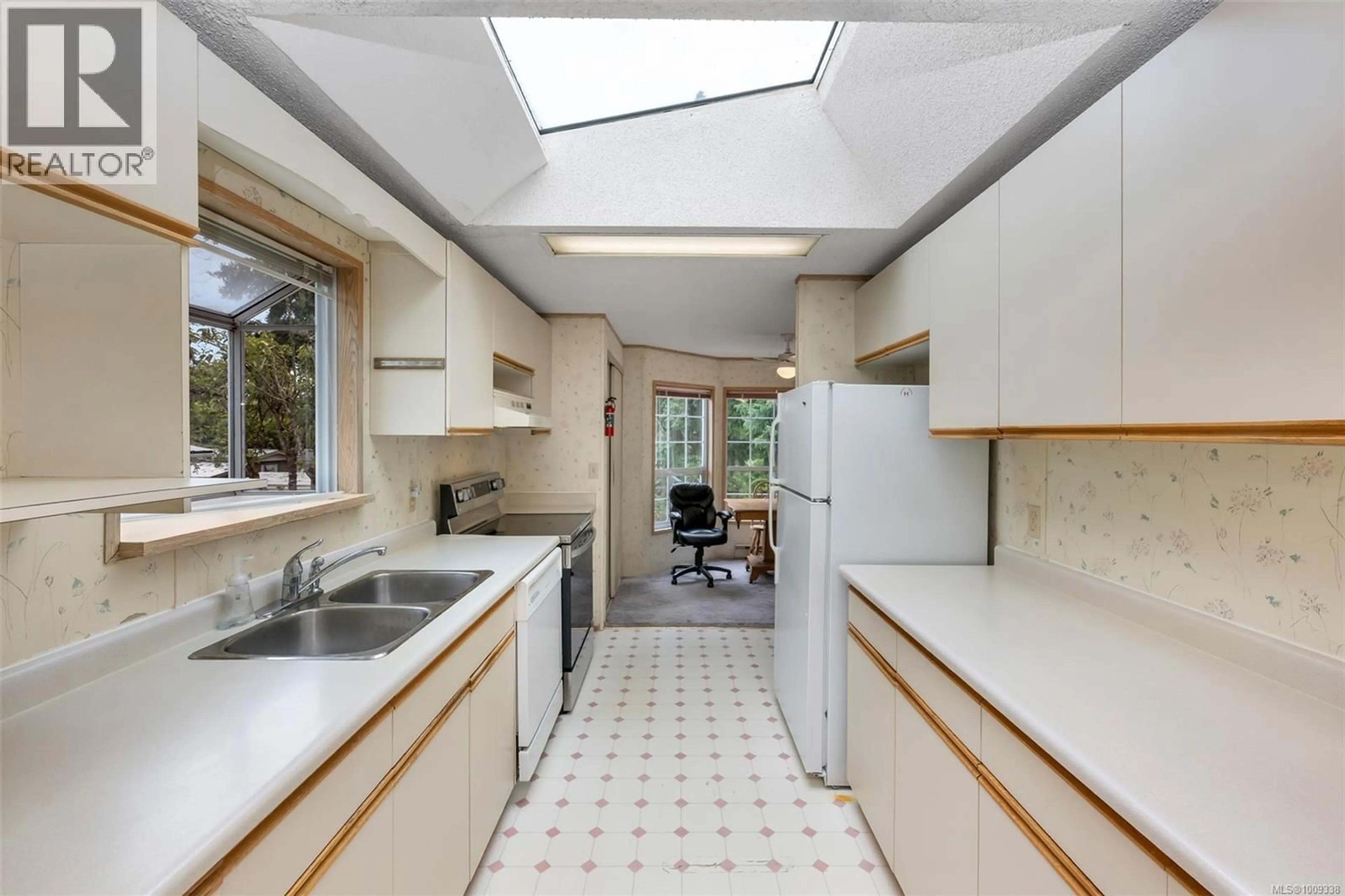 Standard kitchen, ceramic/tile floor for 27 - 1540 COWICHAN BAY ROAD, Cowichan Bay British Columbia V0R1N1