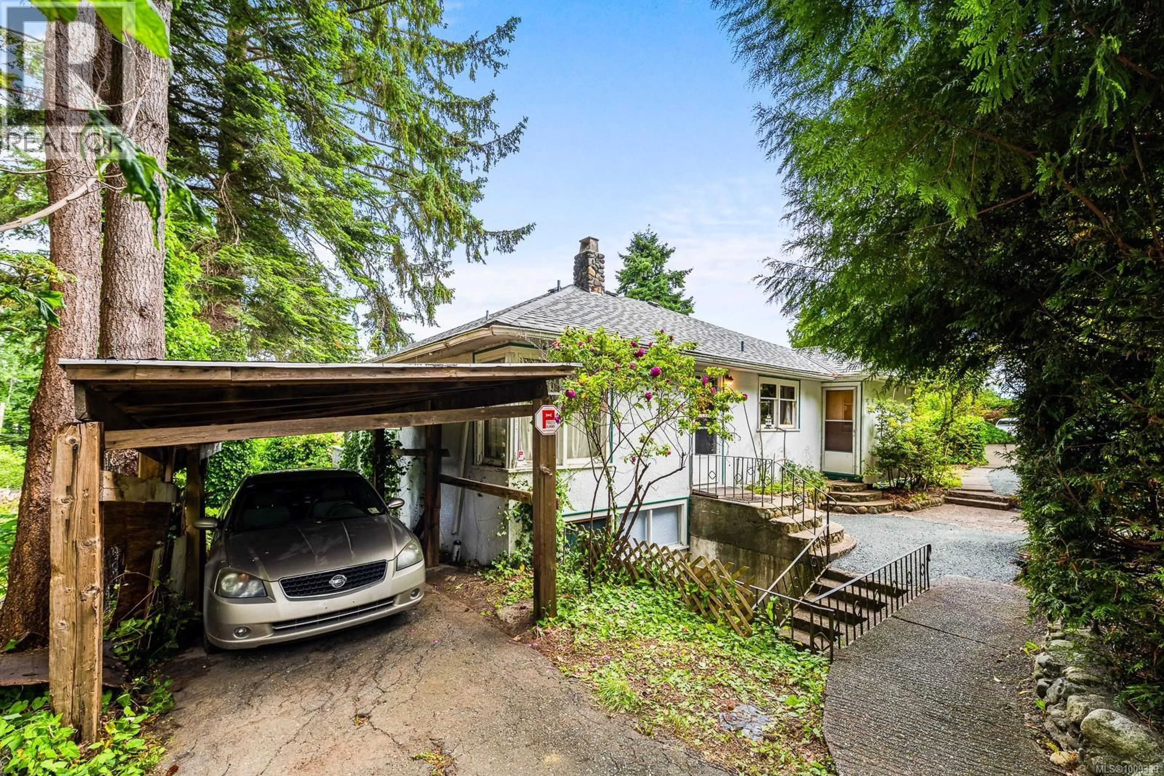 A pic from outside/outdoor area/front of a property/back of a property/a pic from drone, street for 3508 ISLAND HIGHWAY SOUTH, Courtenay British Columbia V9N9T9
