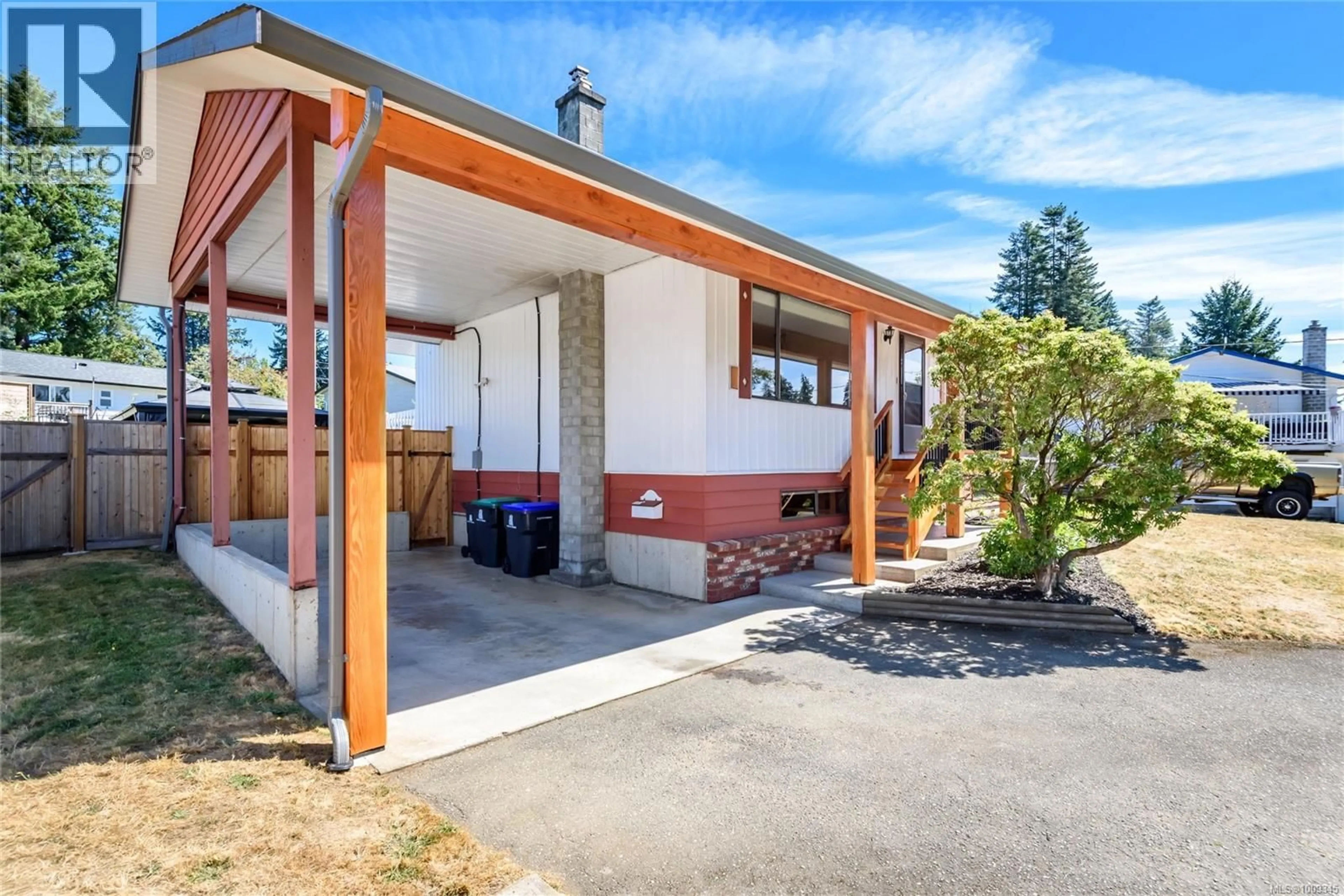 Patio, street for 1718 CENTENNIAL AVENUE EAST, Comox British Columbia V9M2W4