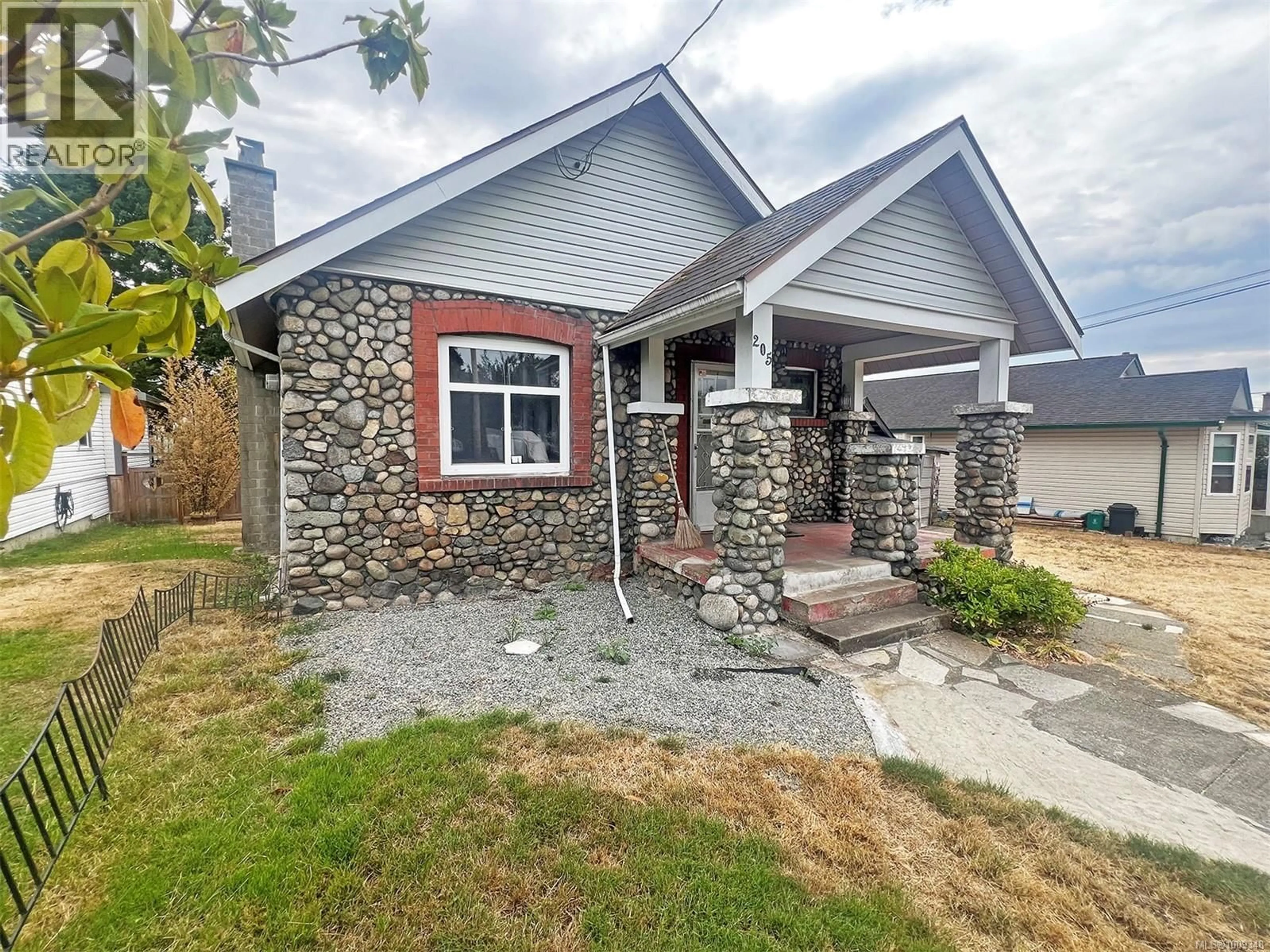Home with brick exterior material, street for 205 VIEW STREET, Nanaimo British Columbia V9R4N5