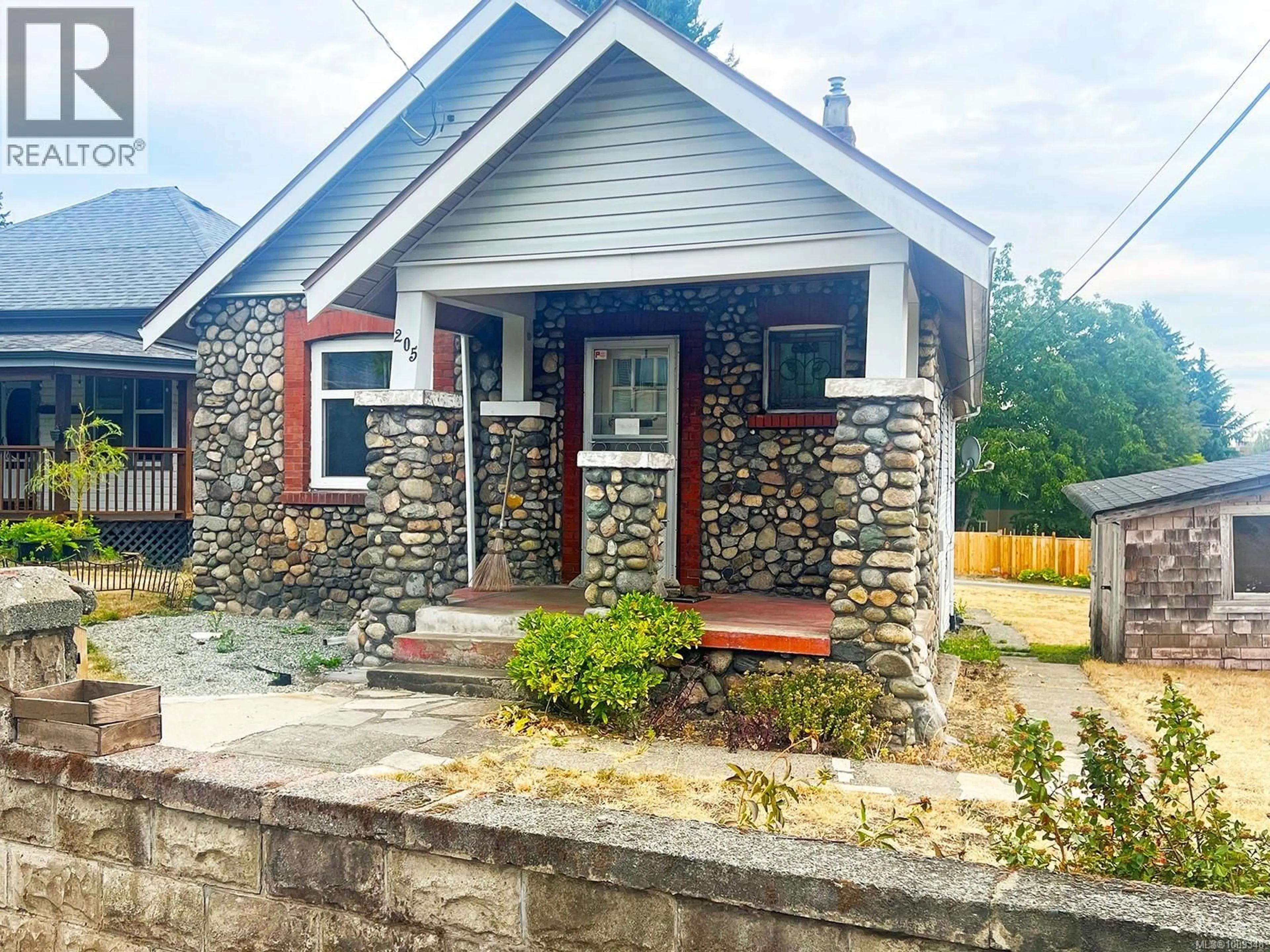 Home with brick exterior material, street for 205 VIEW STREET, Nanaimo British Columbia V9R4N5