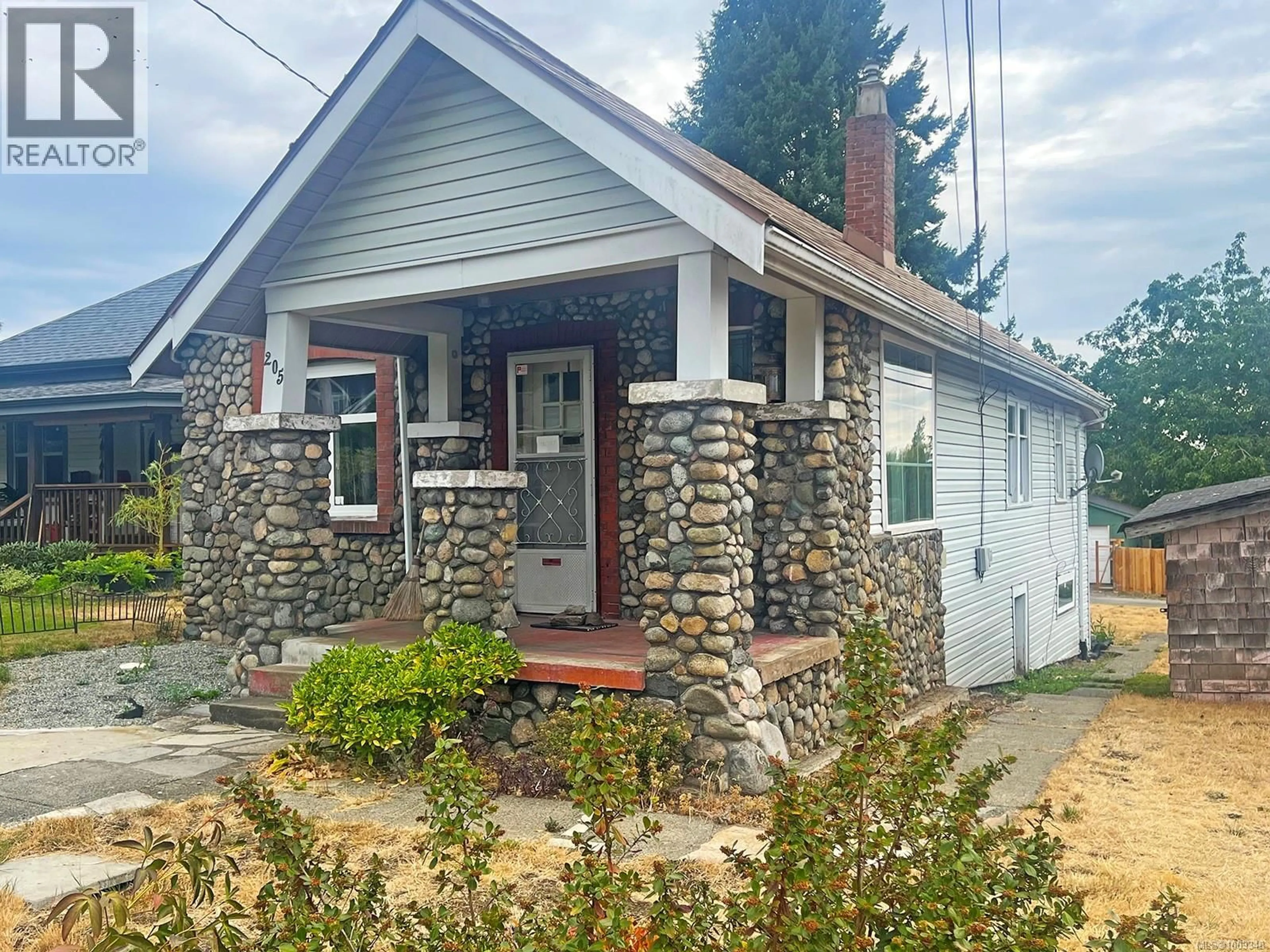 Home with brick exterior material, street for 205 VIEW STREET, Nanaimo British Columbia V9R4N5