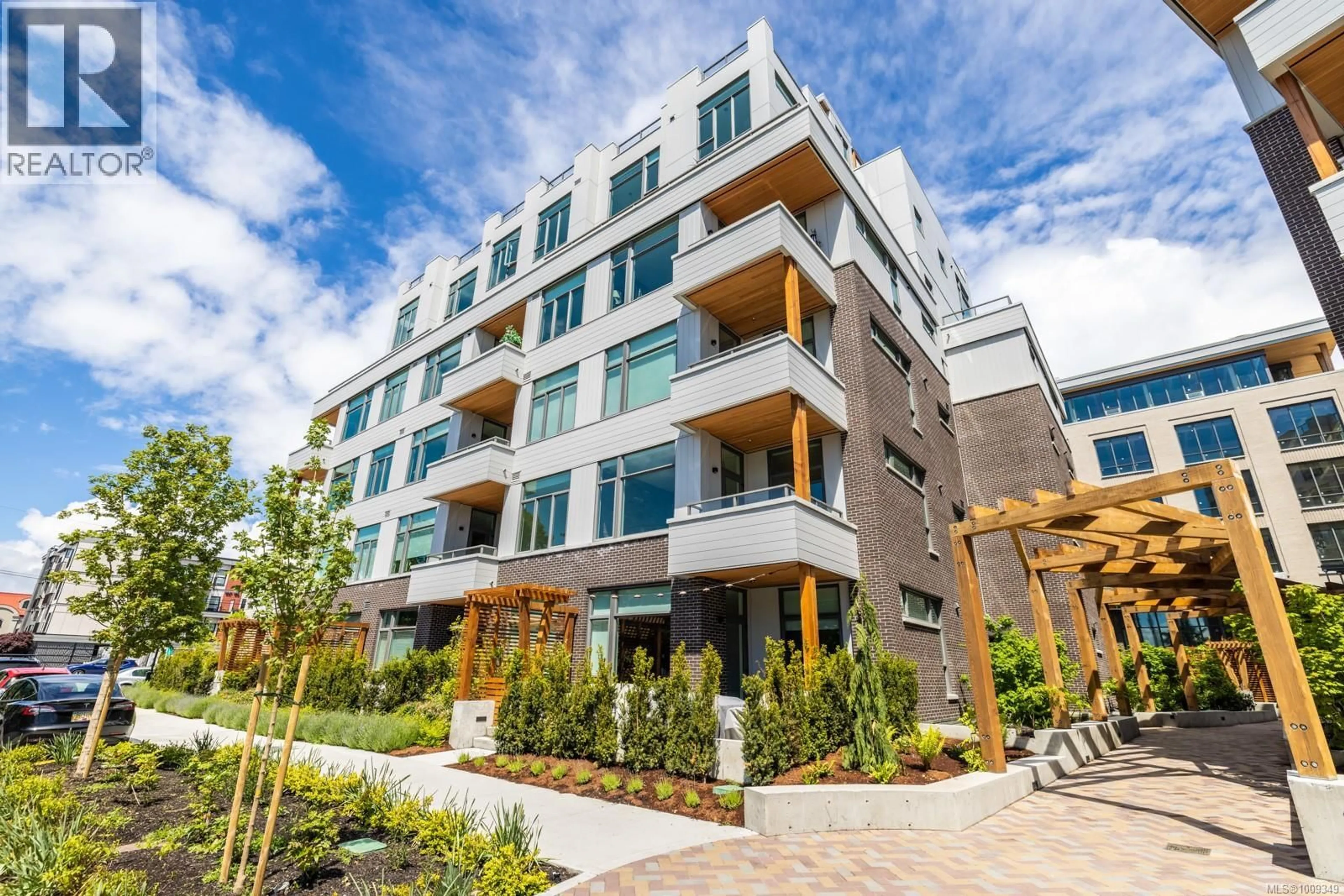 Patio, building for 105 - 501 PARK PLACE, Esquimalt British Columbia V9A0H3