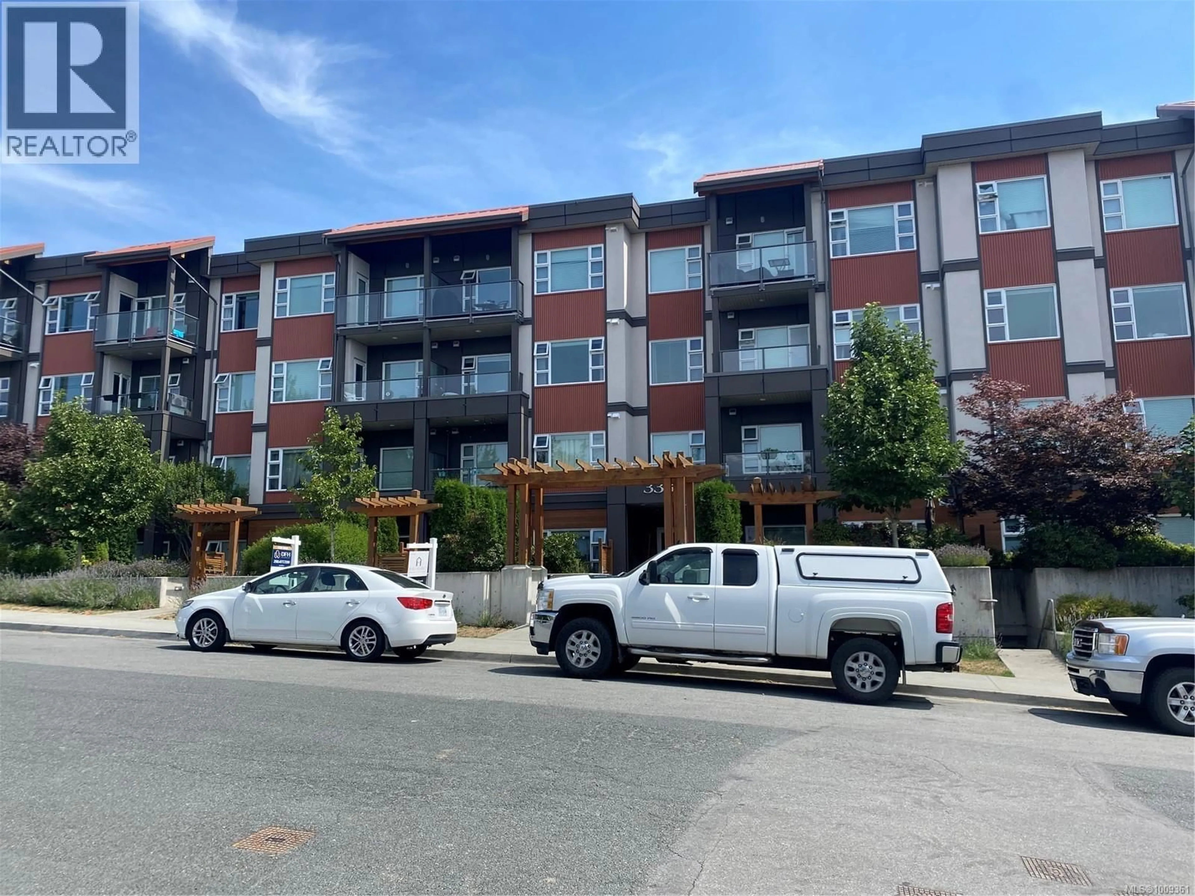 A pic from outside/outdoor area/front of a property/back of a property/a pic from drone, street for 312 - 3333 GLASGOW AVENUE, Saanich British Columbia V8X2S1