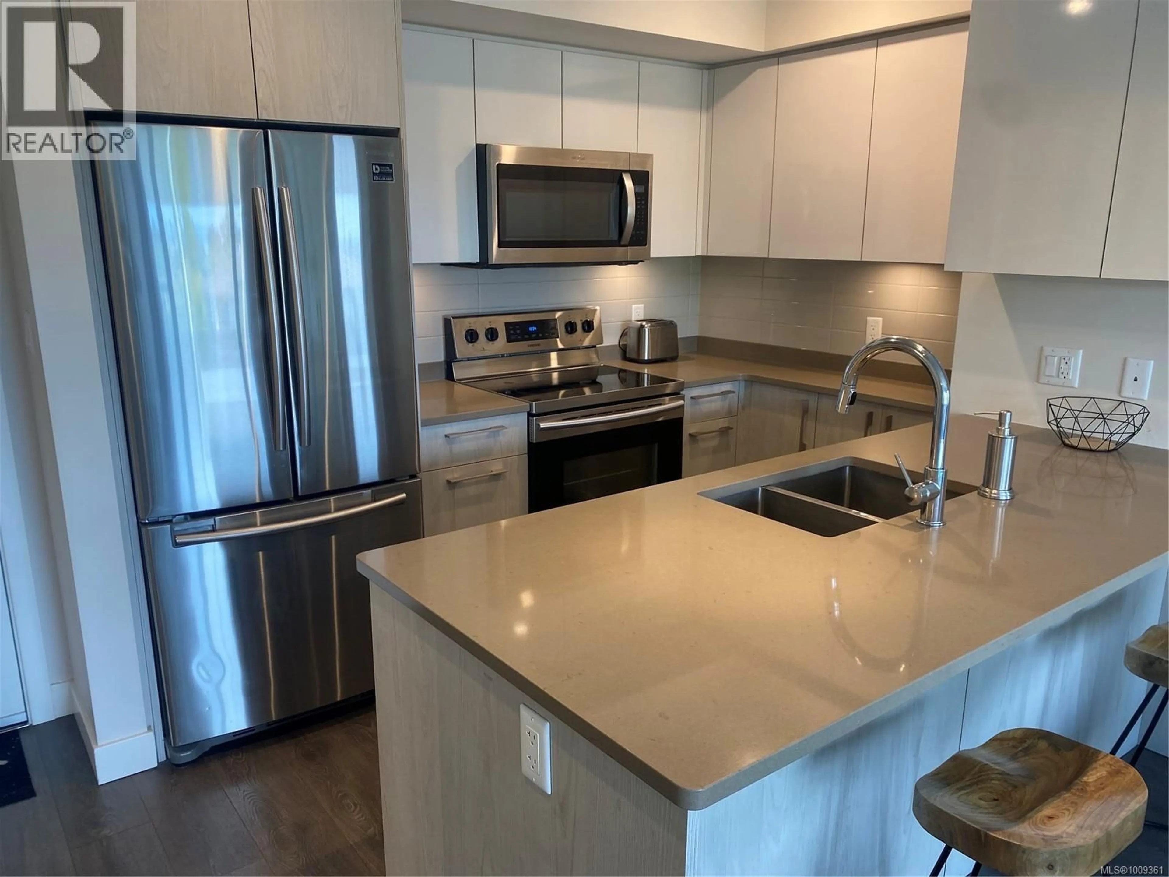 Open concept kitchen, ceramic/tile floor for 312 - 3333 GLASGOW AVENUE, Saanich British Columbia V8X2S1