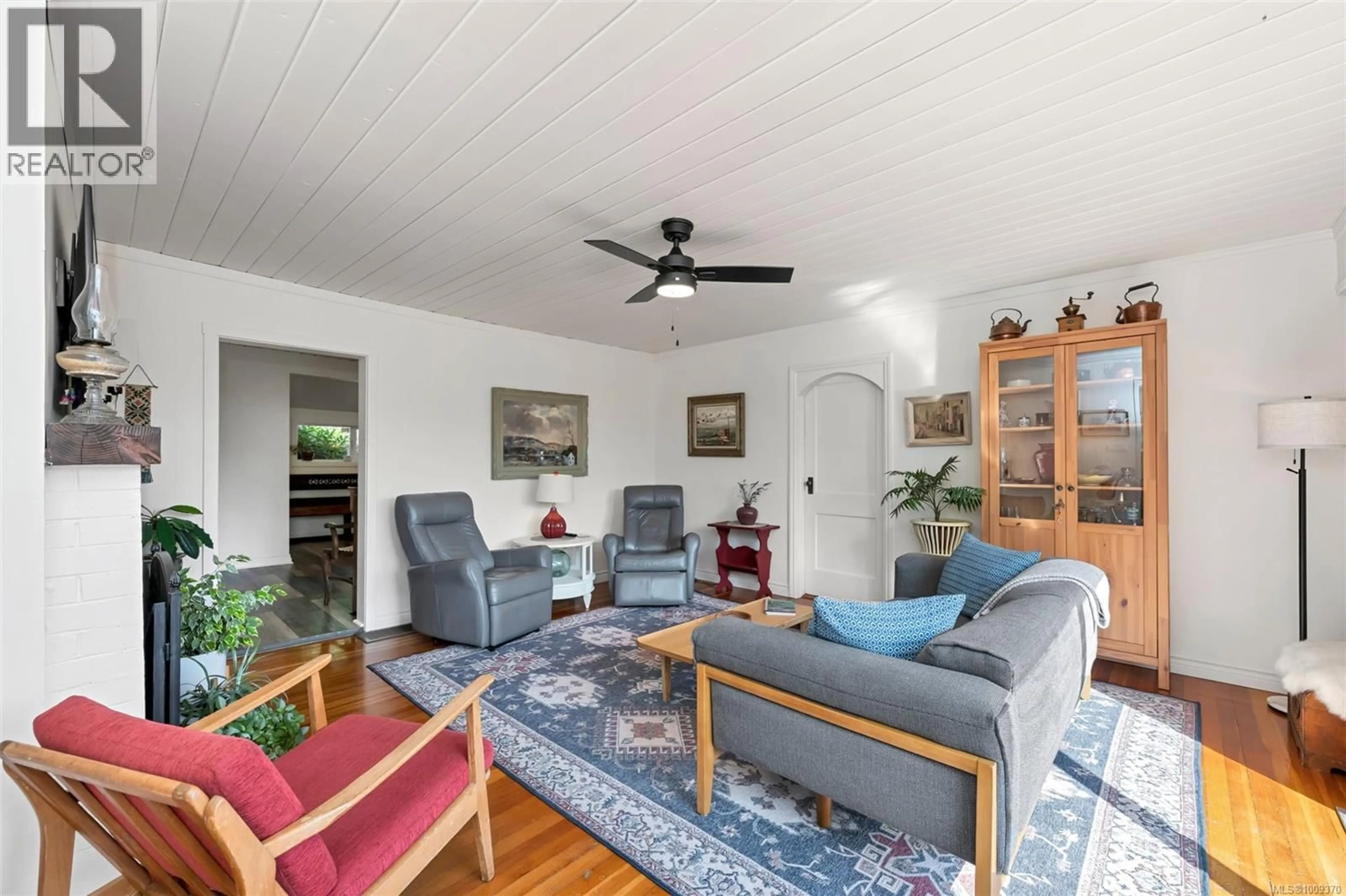 Living room with furniture, unknown for 9286 CHEMAINUS ROAD, Chemainus British Columbia V0R1K5