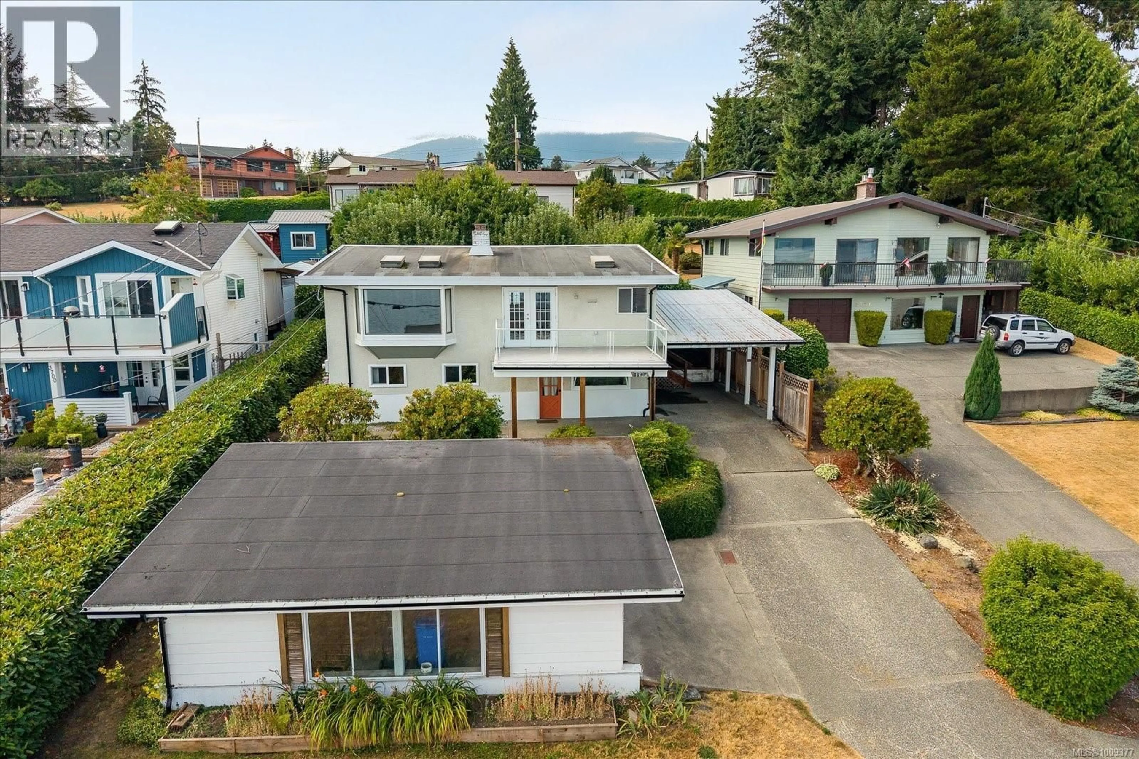 A pic from outside/outdoor area/front of a property/back of a property/a pic from drone, unknown for 3702 GARDNER ROAD, Ladysmith British Columbia V9G2A2