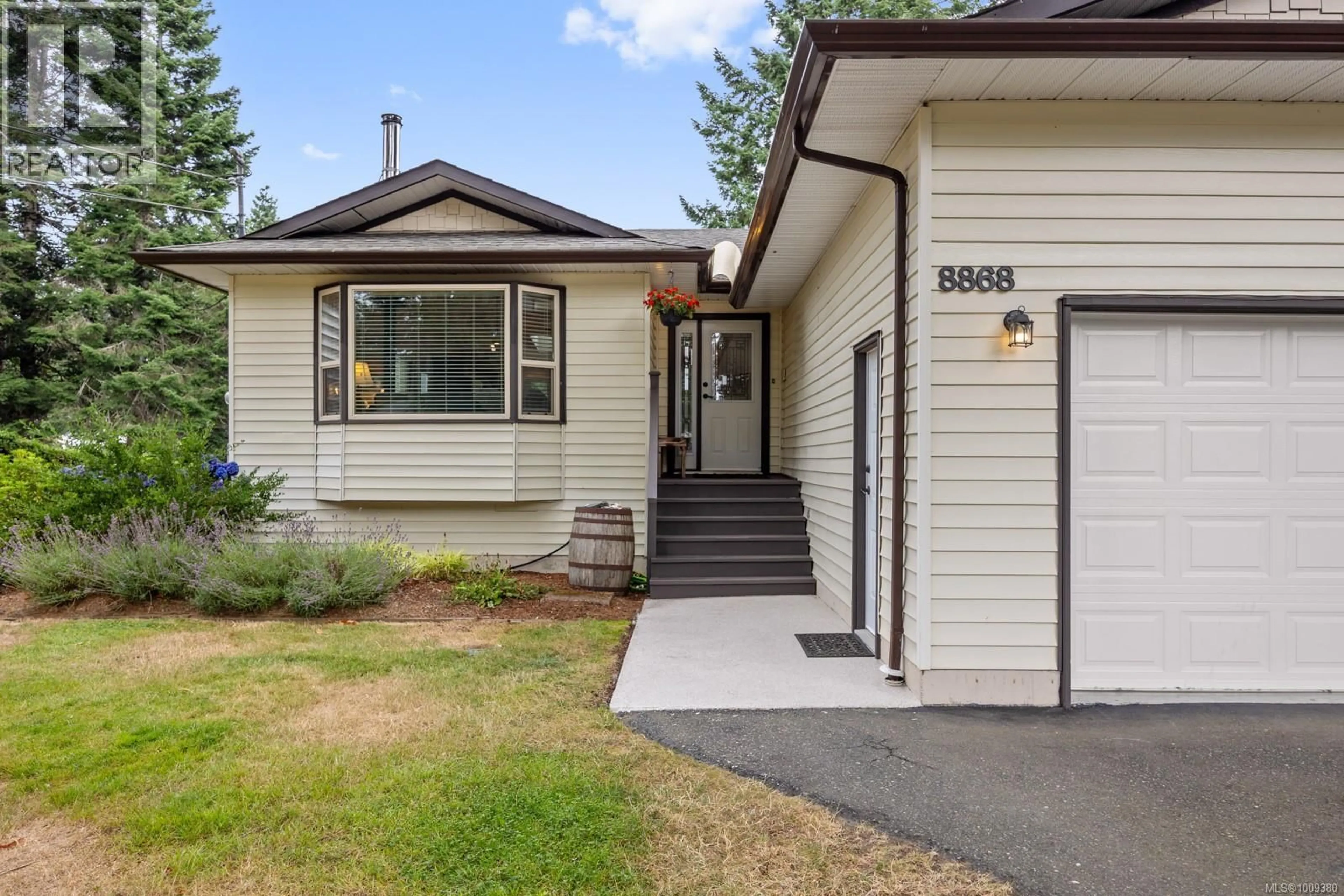 Home with vinyl exterior material, street for 8868 HENDERSON AVENUE, Black Creek British Columbia V9J1A6