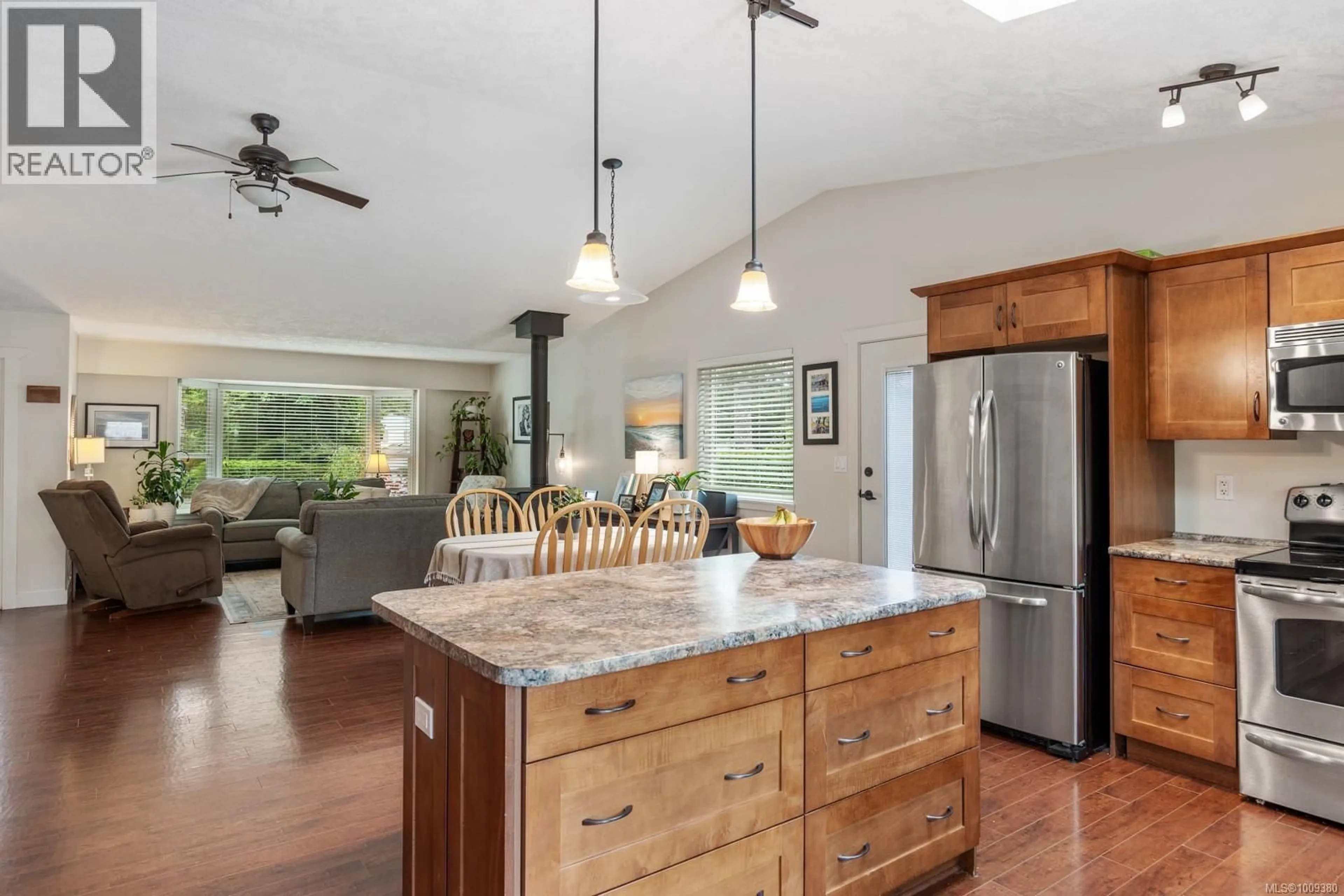 Open concept kitchen, unknown for 8868 HENDERSON AVENUE, Black Creek British Columbia V9J1A6