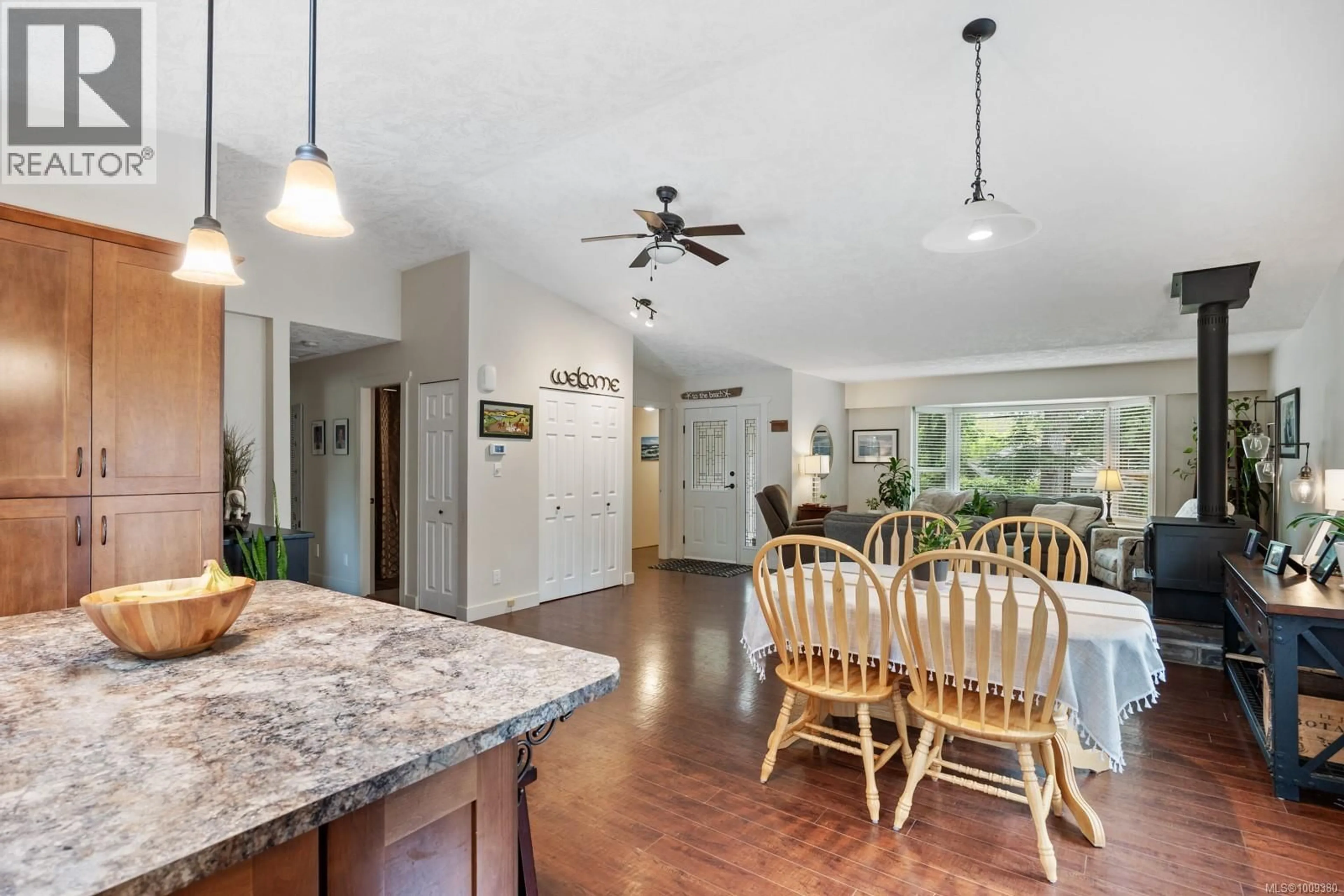 Open concept kitchen, unknown for 8868 HENDERSON AVENUE, Black Creek British Columbia V9J1A6
