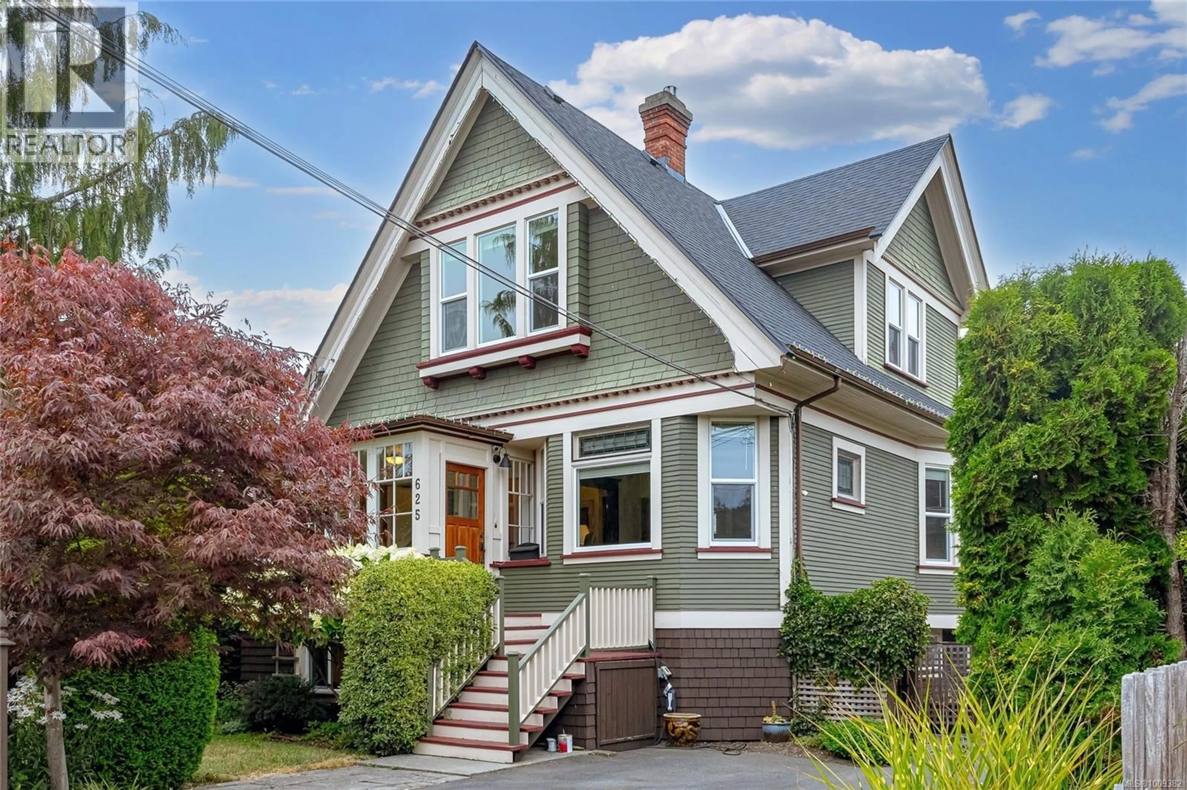 Home with vinyl exterior material, street for 625 HARBINGER AVENUE, Victoria British Columbia V8V4H9
