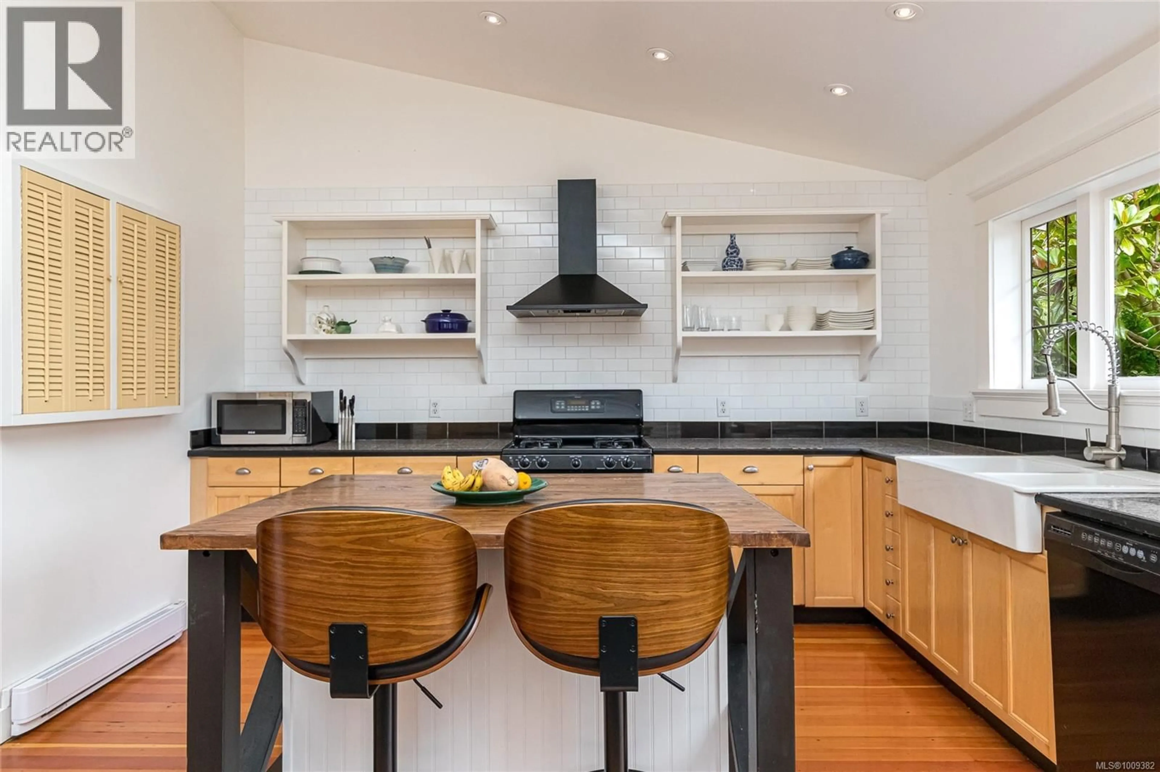 Contemporary kitchen, unknown for 625 HARBINGER AVENUE, Victoria British Columbia V8V4H9