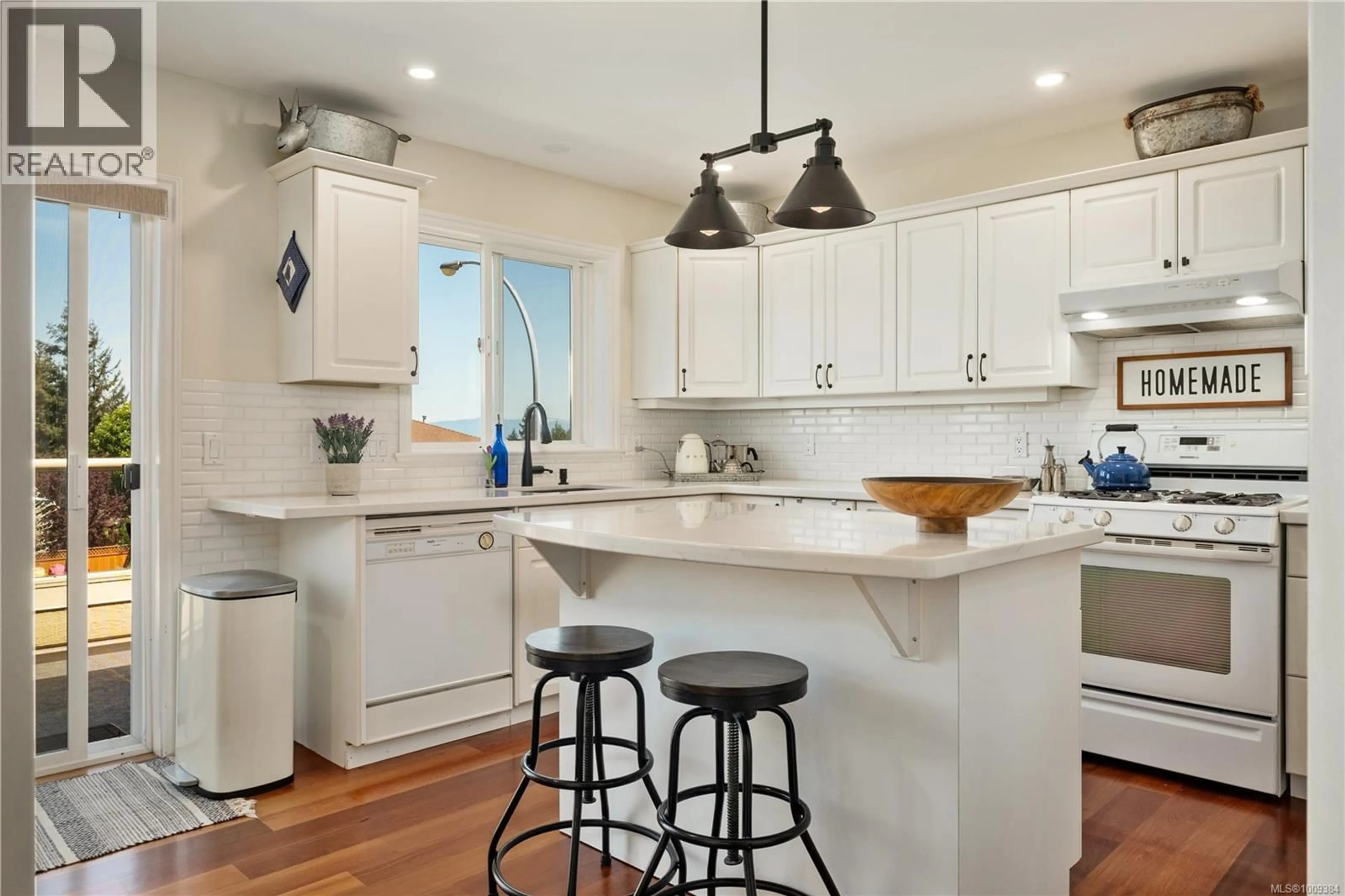 Open concept kitchen, ceramic/tile floor for 5351 HIGHRIDGE PLACE, Nanaimo British Columbia V9T5Z8