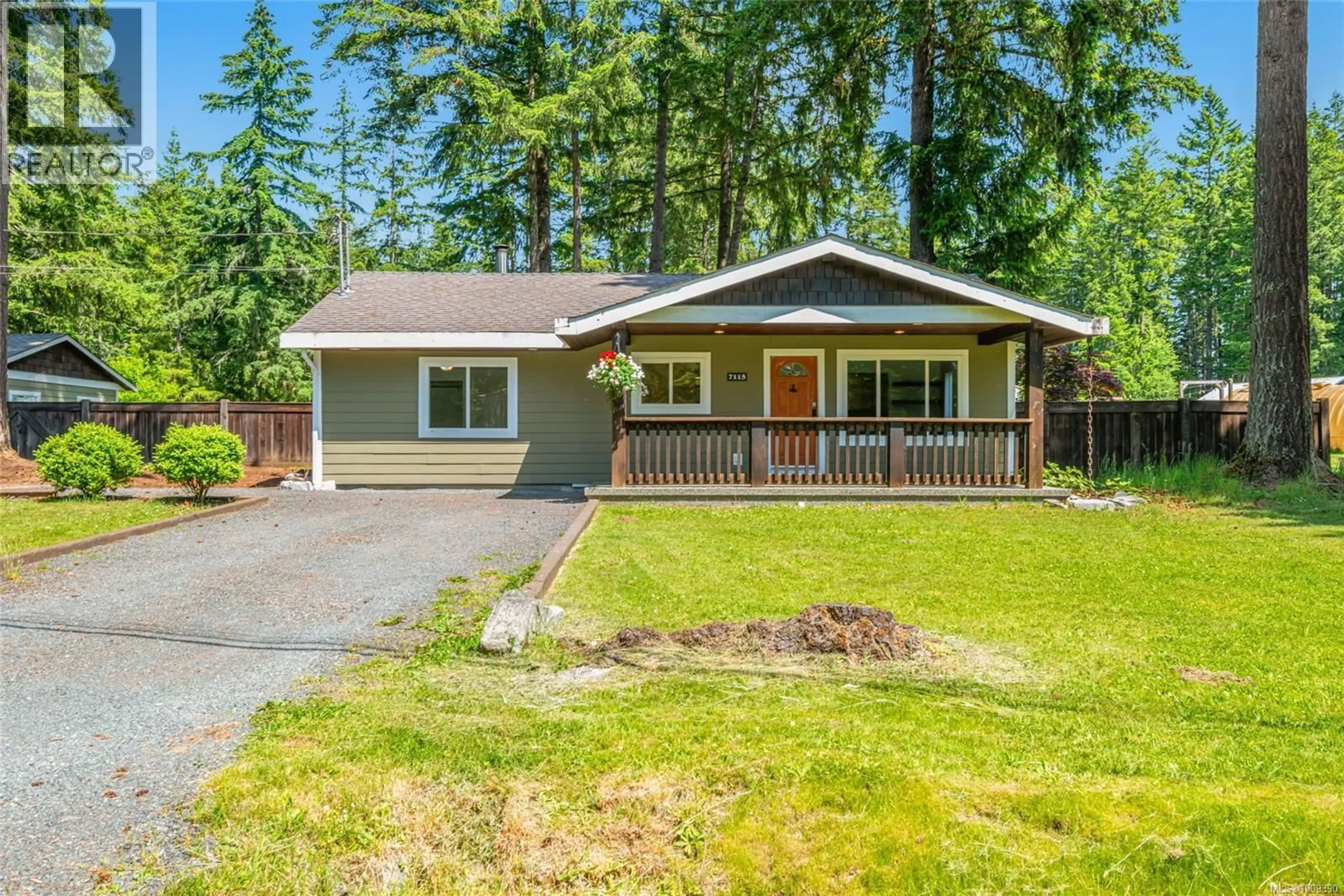 Home with vinyl exterior material, street for 7115 THOMPSON ROAD, Port Alberni British Columbia V9Y8M3
