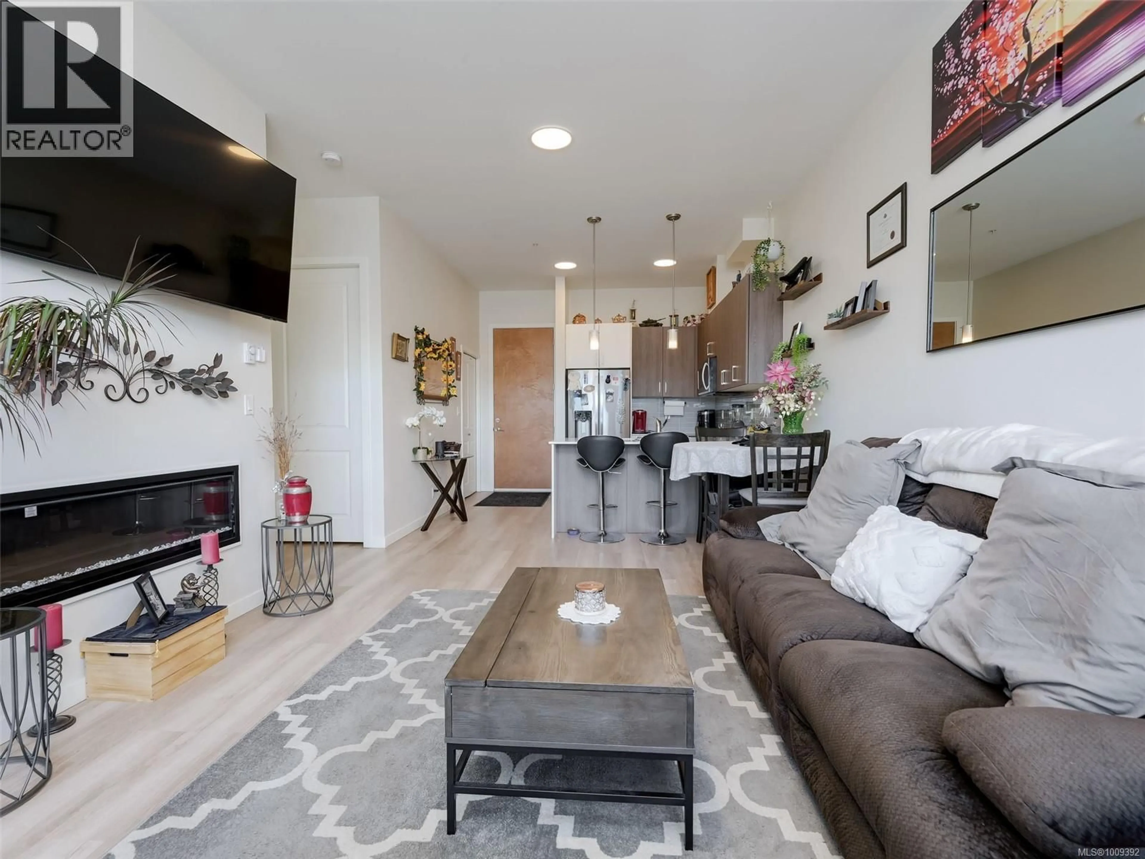 Living room with furniture, unknown for 604 - 815 ORONO AVENUE, Langford British Columbia V9B2T9