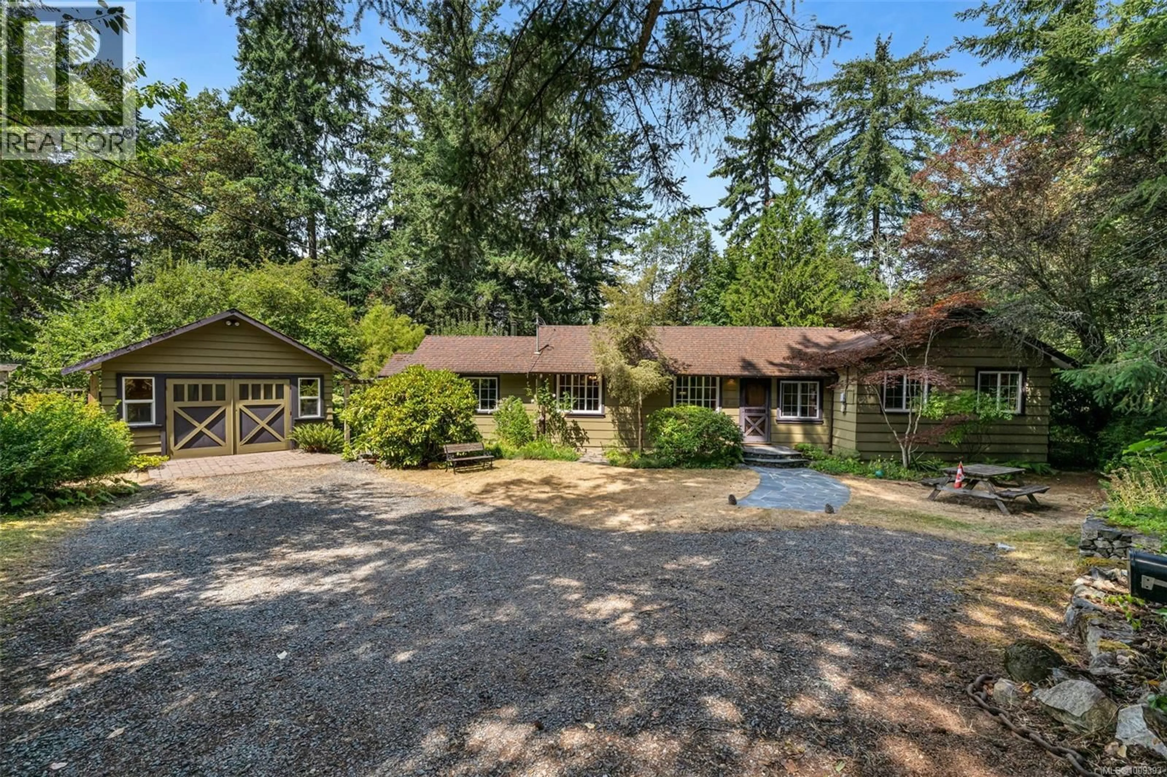 A pic from outside/outdoor area/front of a property/back of a property/a pic from drone, unknown for 624 BEAVER LAKE ROAD, Saanich British Columbia V8Z5N8