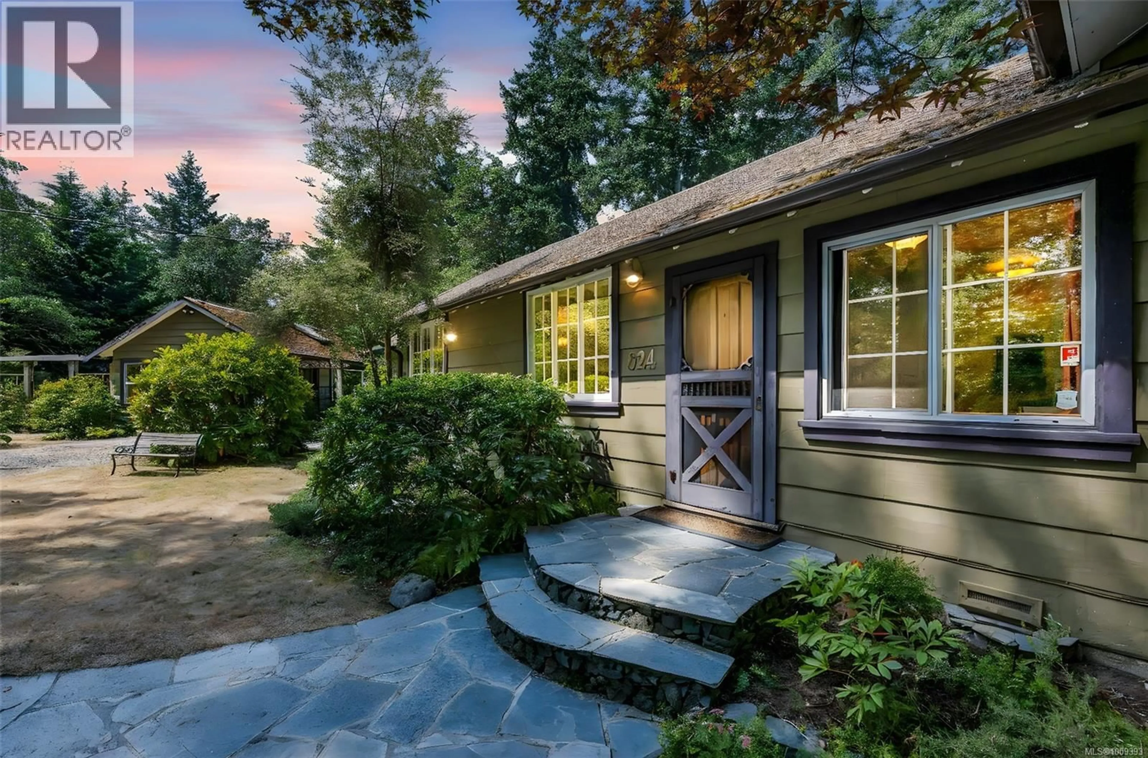 Unknown for 624 BEAVER LAKE ROAD, Saanich British Columbia V8Z5N8