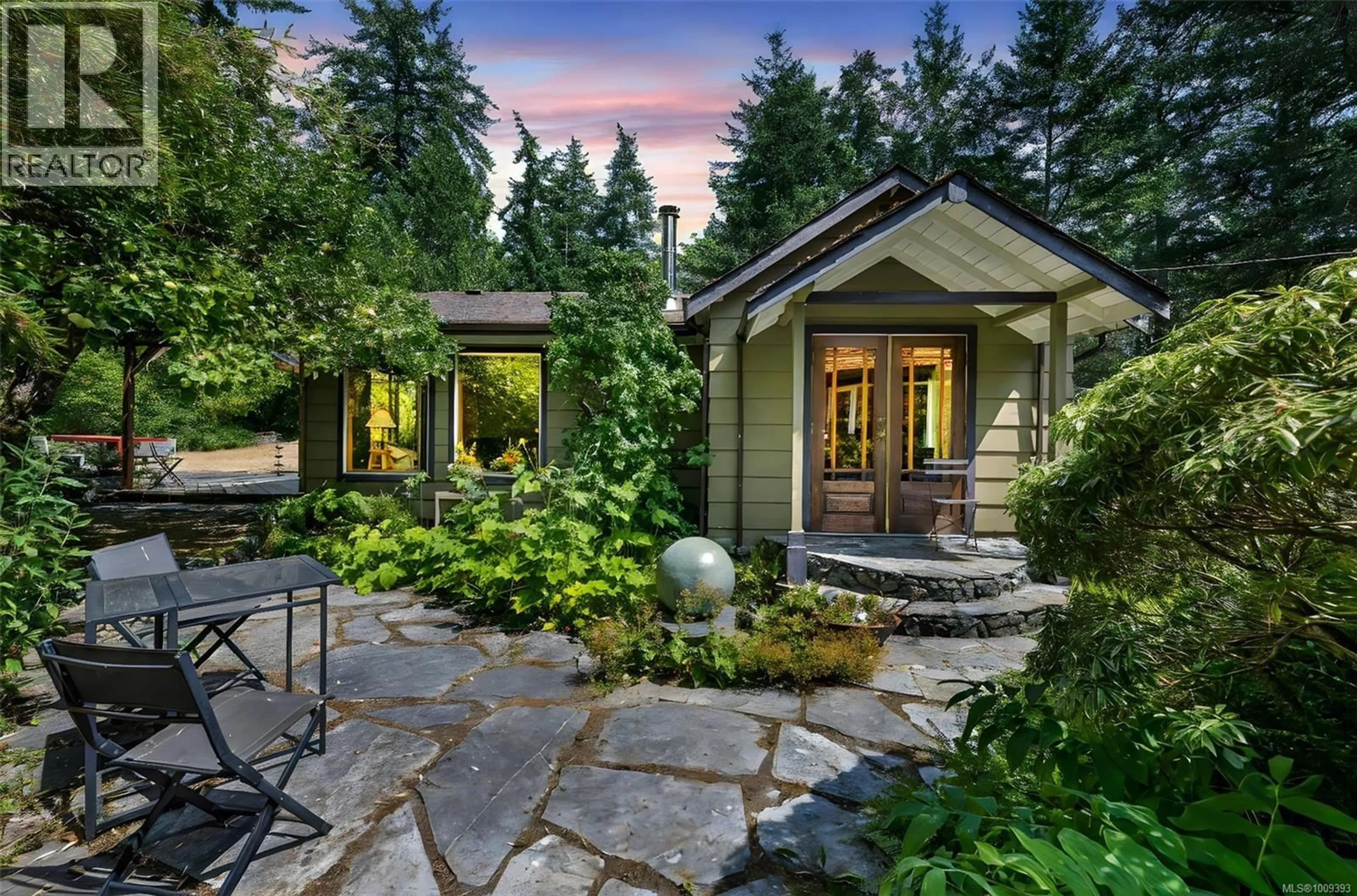 Unknown for 624 BEAVER LAKE ROAD, Saanich British Columbia V8Z5N8