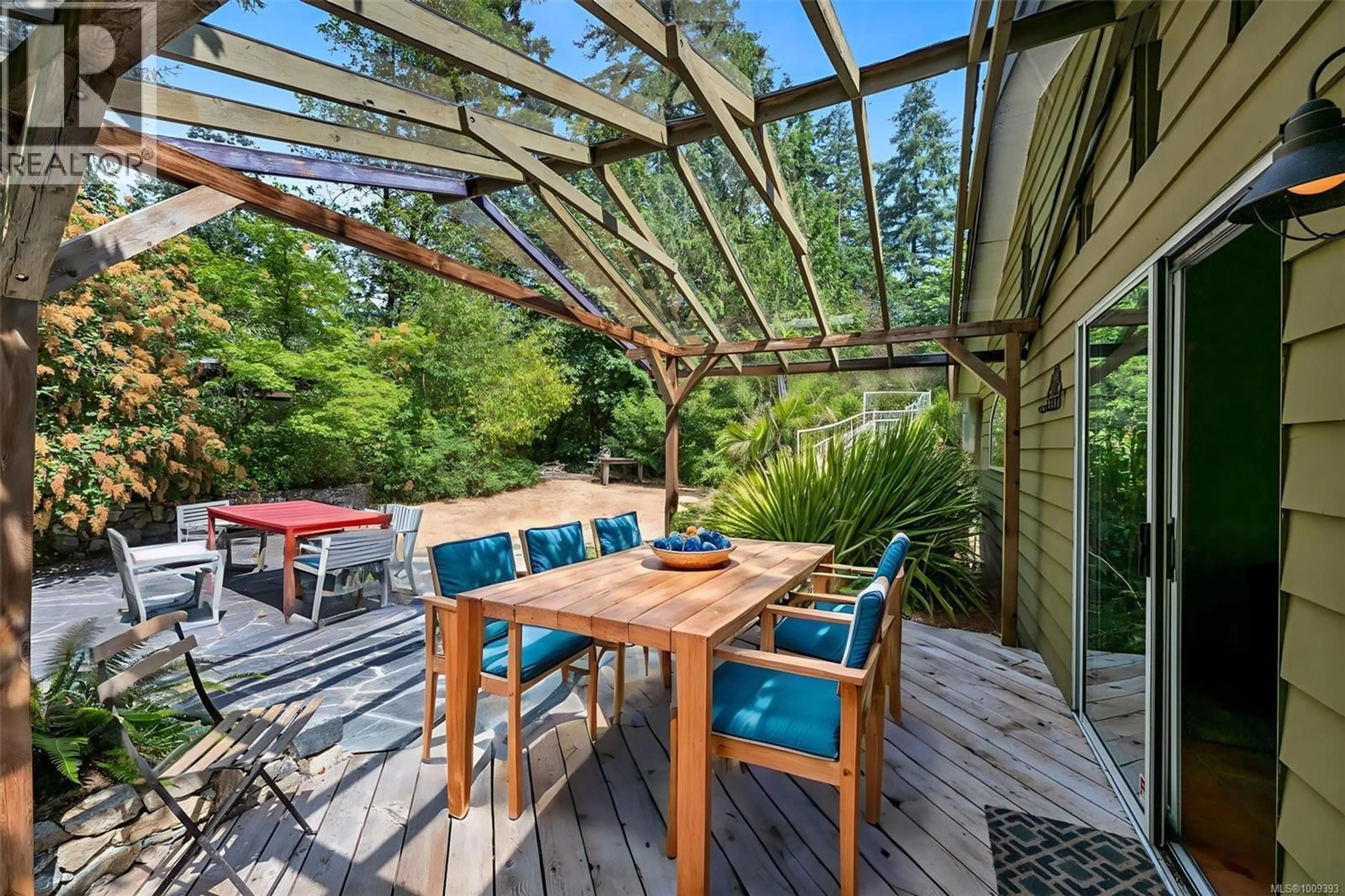 Patio, forest/trees view for 624 BEAVER LAKE ROAD, Saanich British Columbia V8Z5N8
