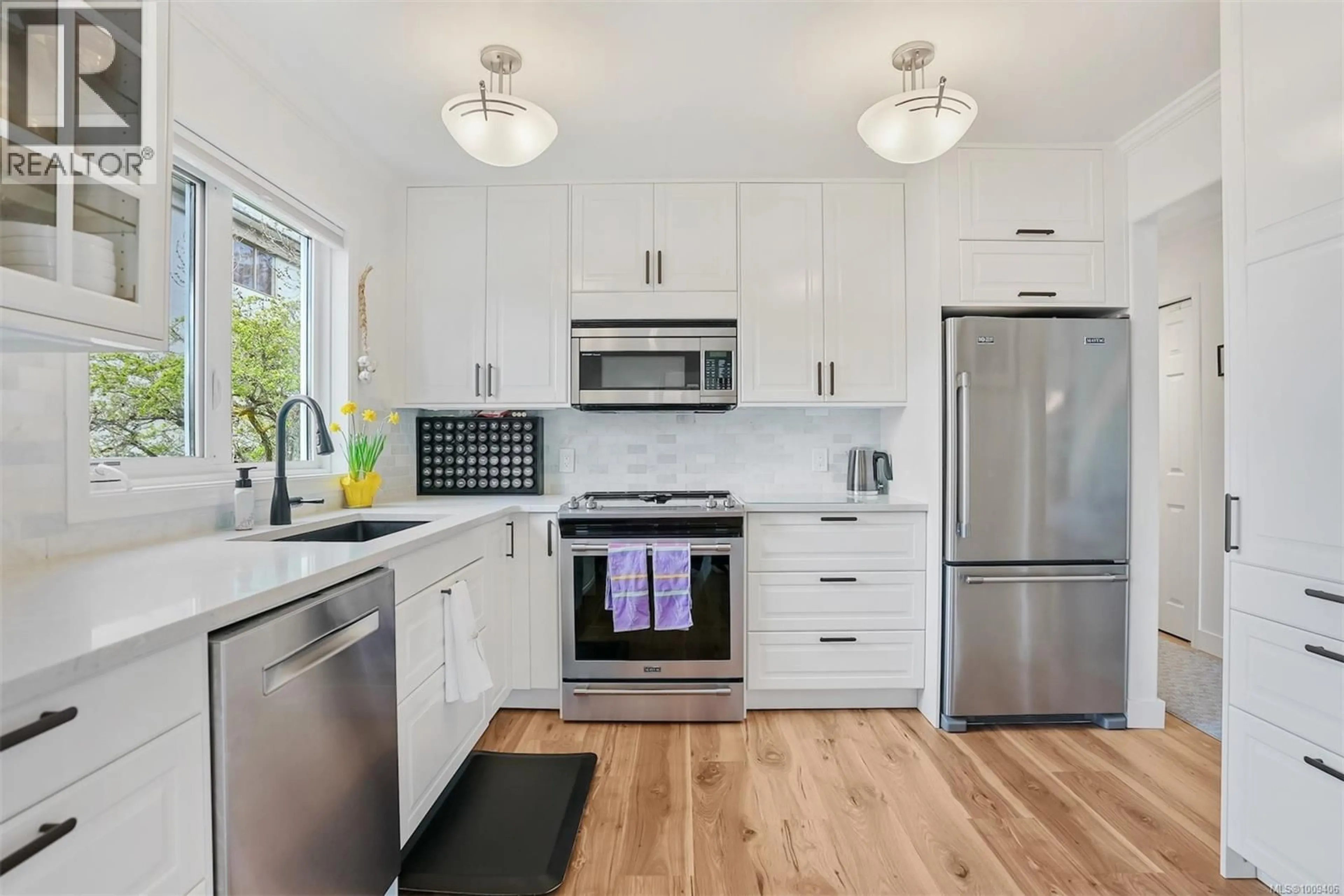 Open concept kitchen, unknown for 203 - 1158 FAIRFIELD ROAD, Victoria British Columbia V8V3B1