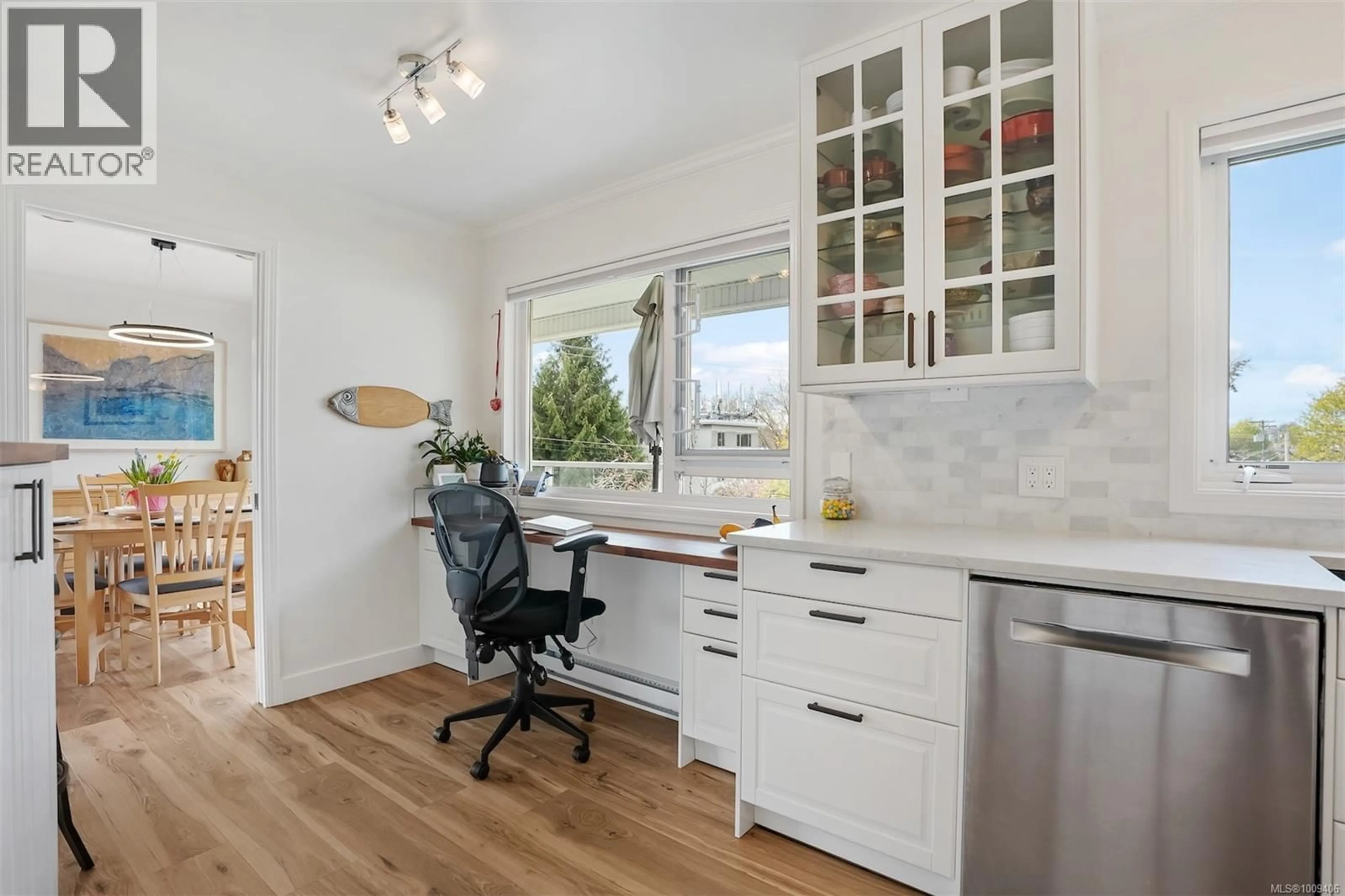 Unknown for 203 - 1158 FAIRFIELD ROAD, Victoria British Columbia V8V3B1
