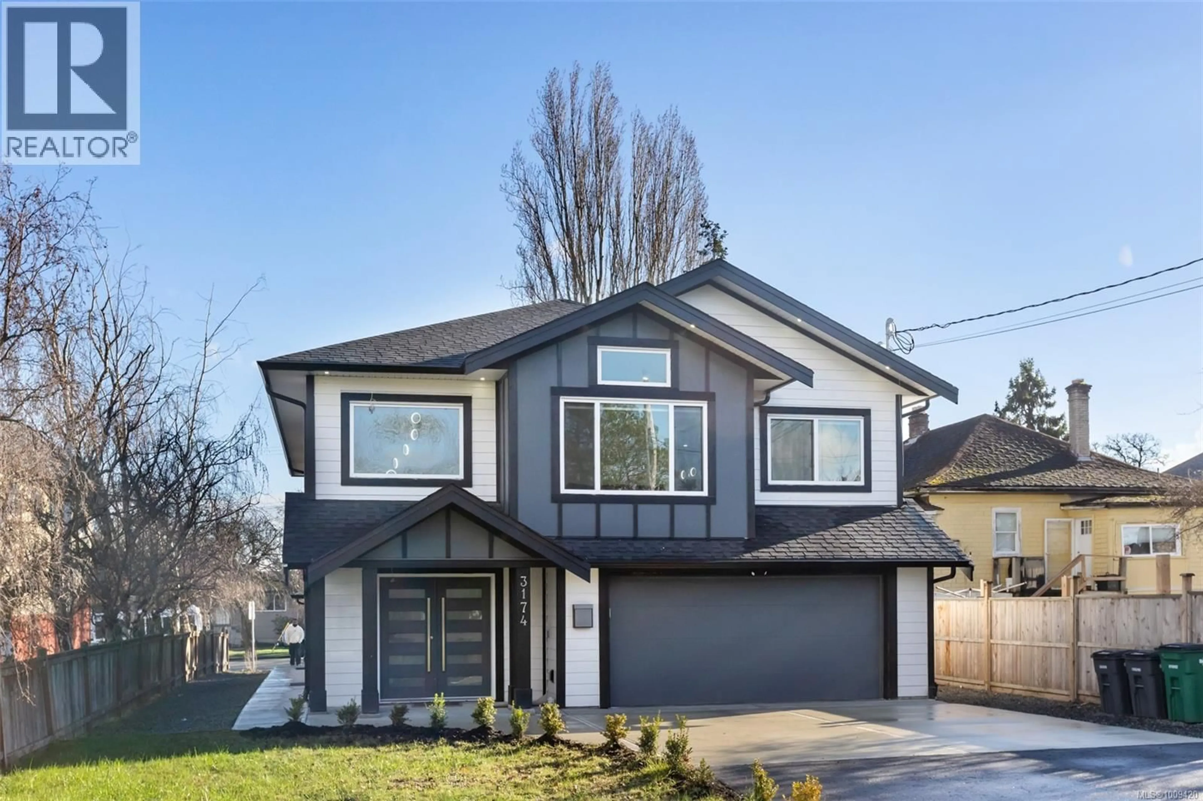 Home with vinyl exterior material, street for 3174 HARRIET ROAD, Saanich British Columbia V9A1T8