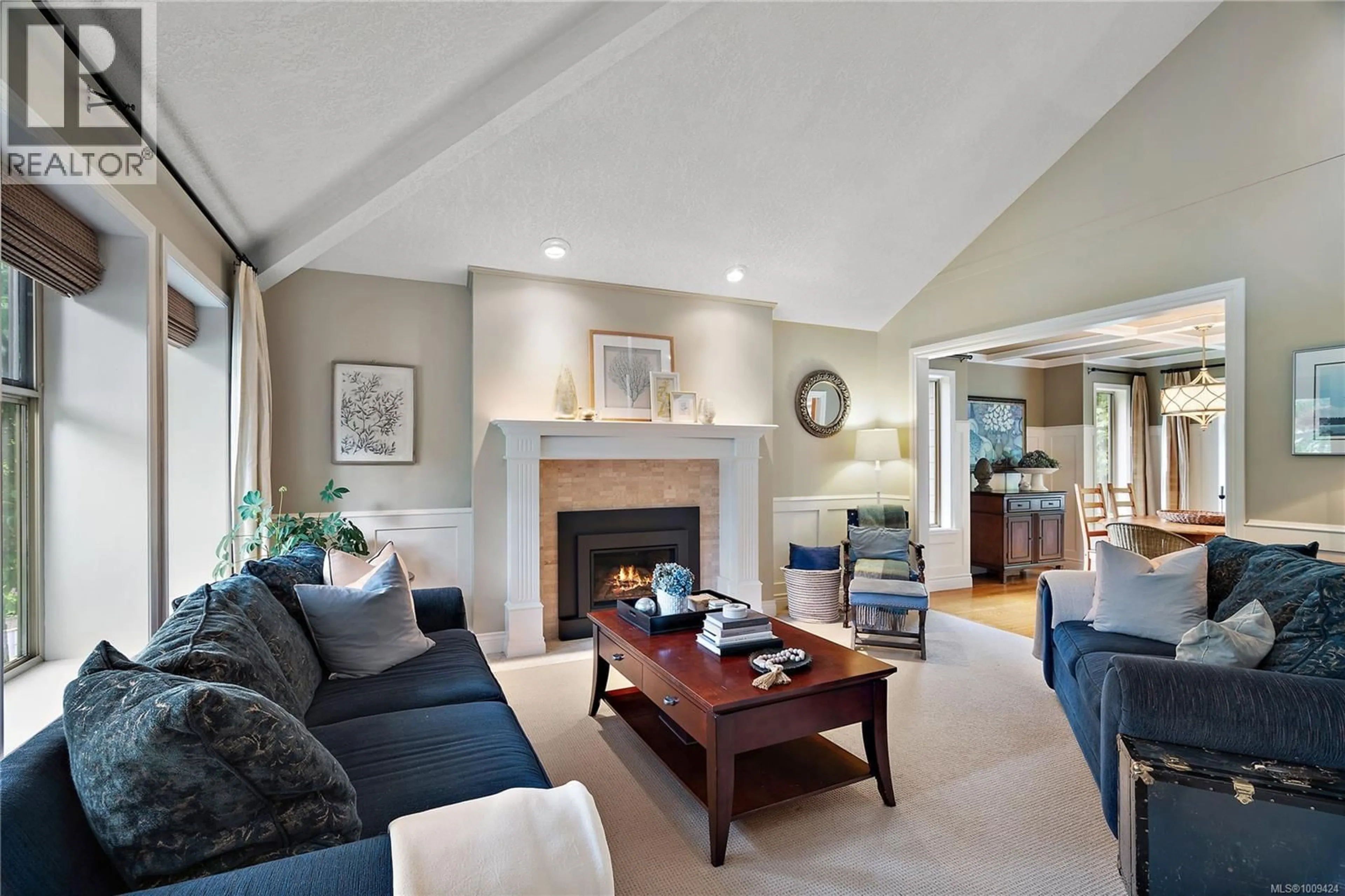 Living room with furniture, unknown for 1590 MAYNEVIEW TERRACE, North Saanich British Columbia V8L5E7