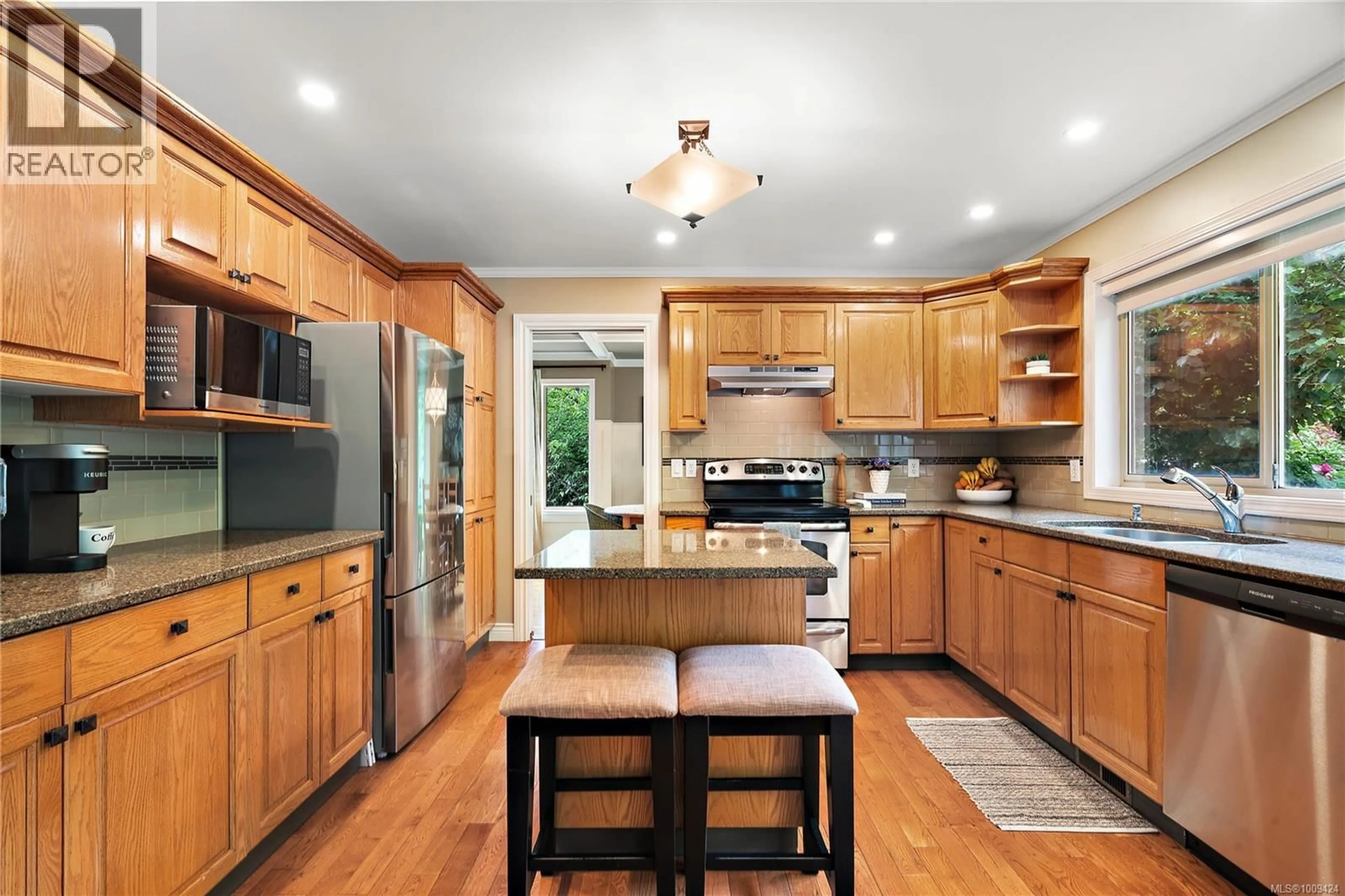 Open concept kitchen, unknown for 1590 MAYNEVIEW TERRACE, North Saanich British Columbia V8L5E7