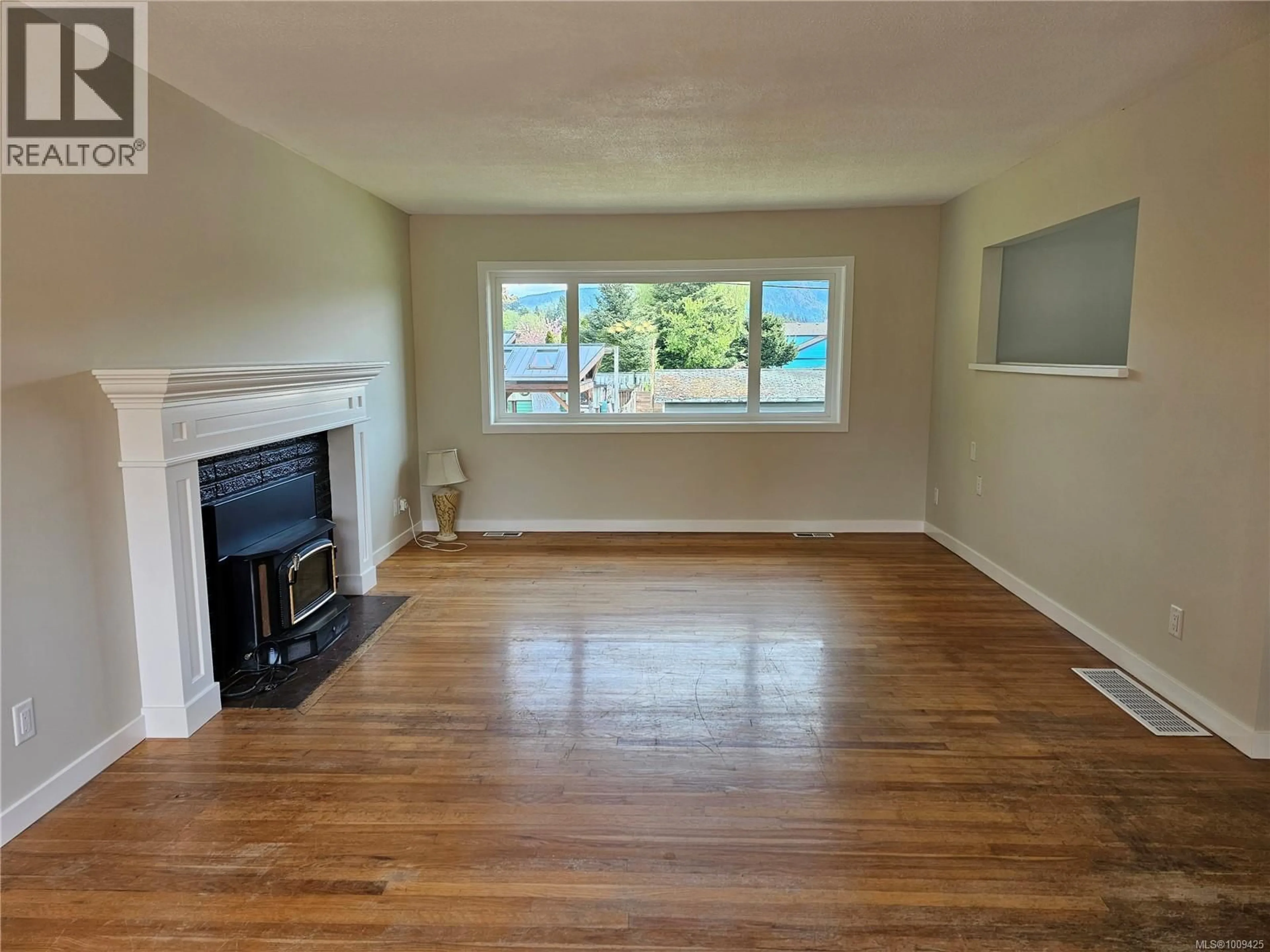 A pic of a room for 5890 CHESTERFIELD AVENUE, Duncan British Columbia V9L3M7