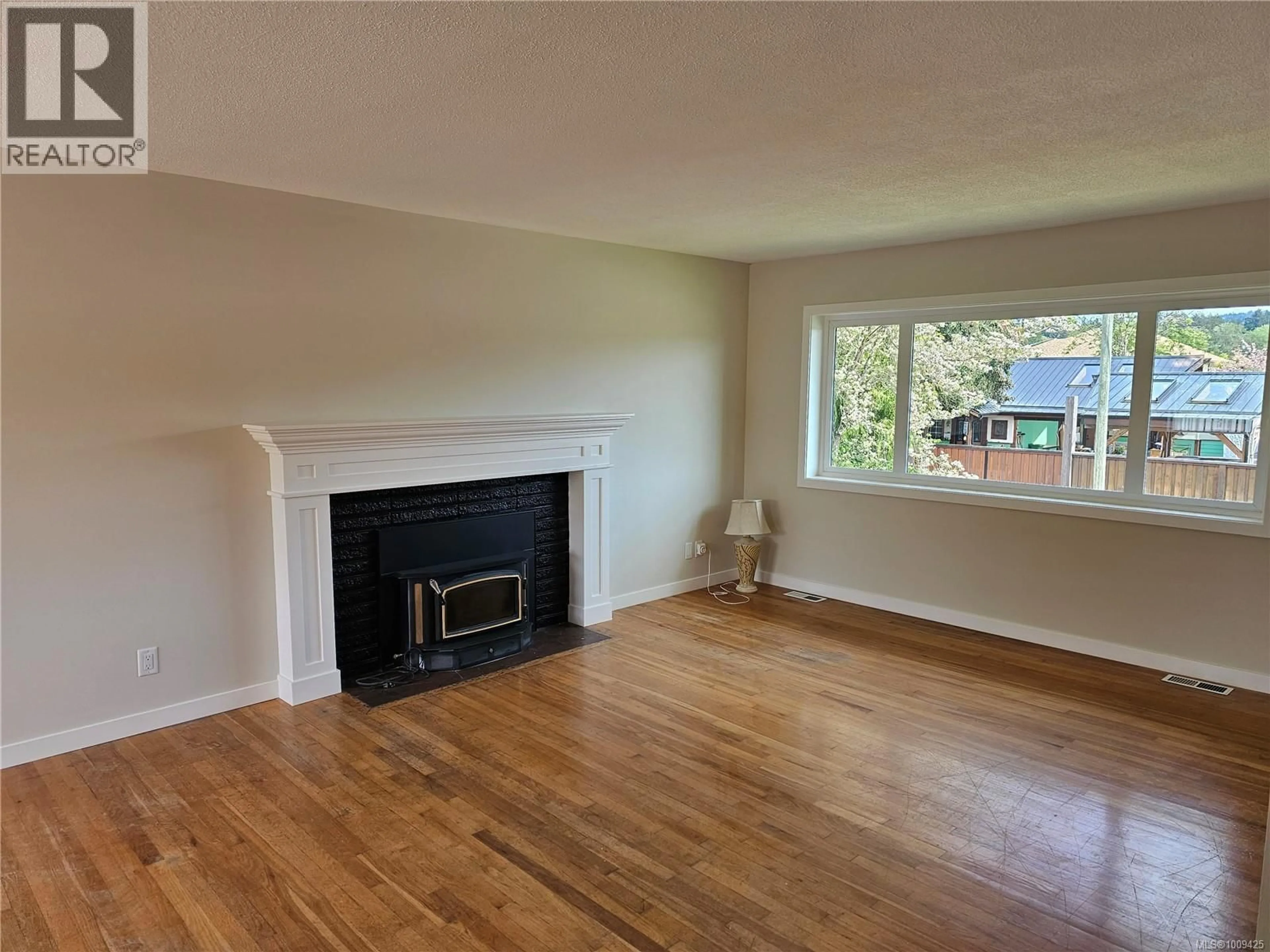 A pic of a room for 5890 CHESTERFIELD AVENUE, Duncan British Columbia V9L3M7
